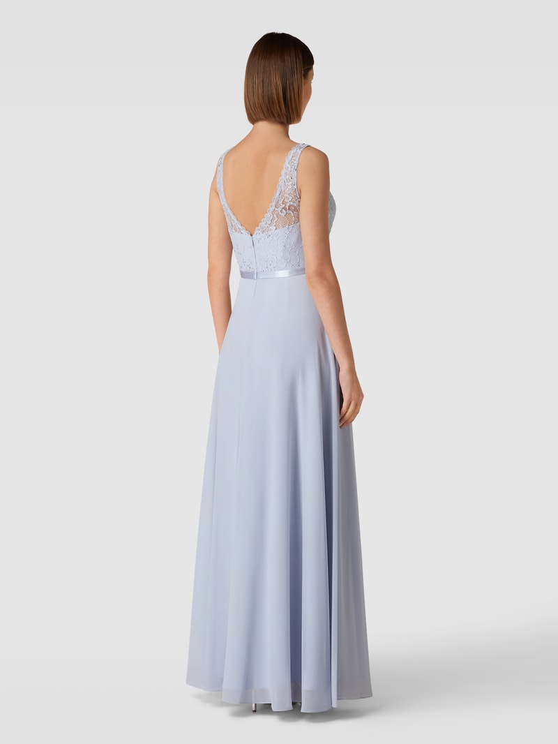 Abendkleid mit Ziersteinbesatz in hellblau
