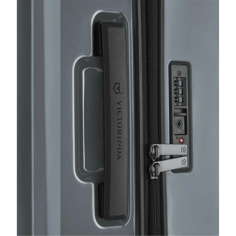 Victorinox Airox Medium Hardside Case (69 cm) - Silver
