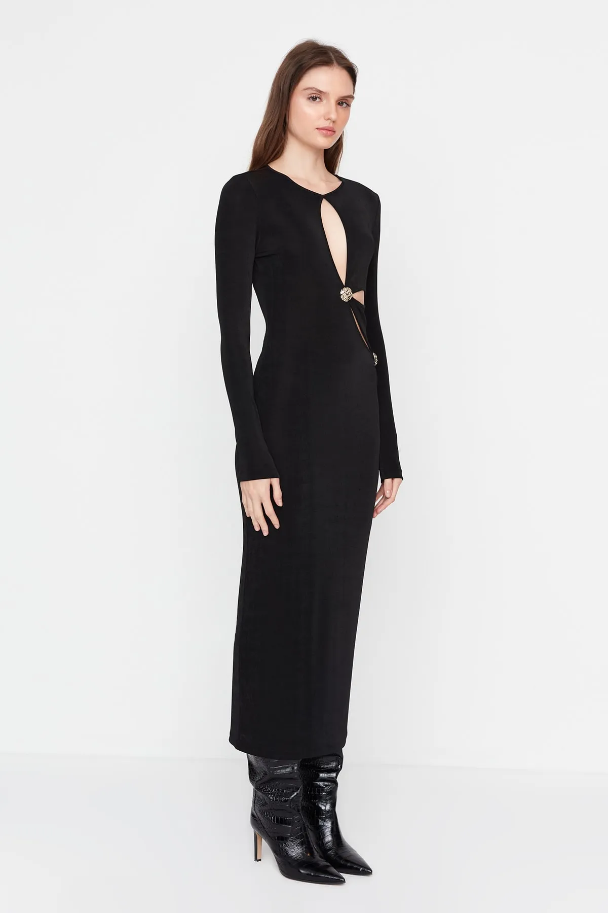 Trendyol Collection  X Sagaza Studio Schwarzes, detailliertes Kleid mit Ausschnitten TPRAW23EL00407