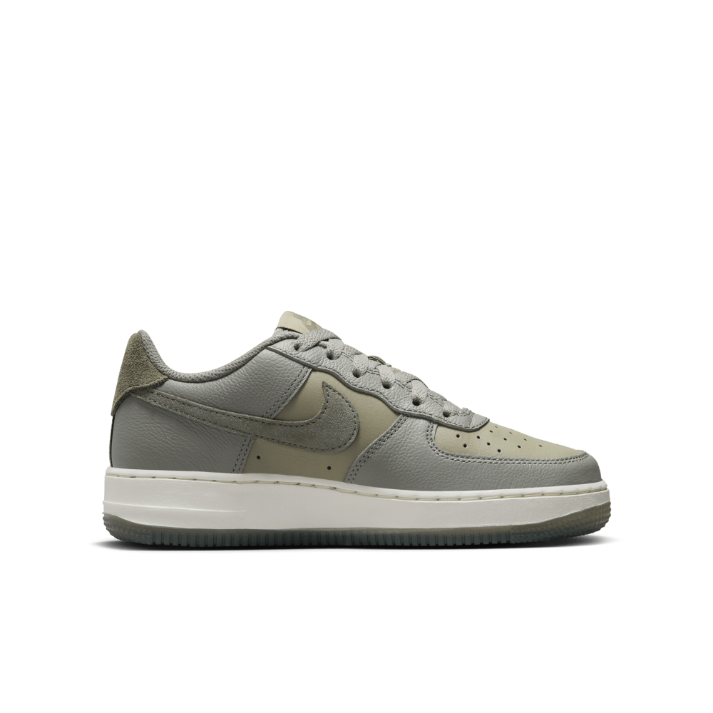 Nike Air Force 1 LV8 FQ6948-001 / grau