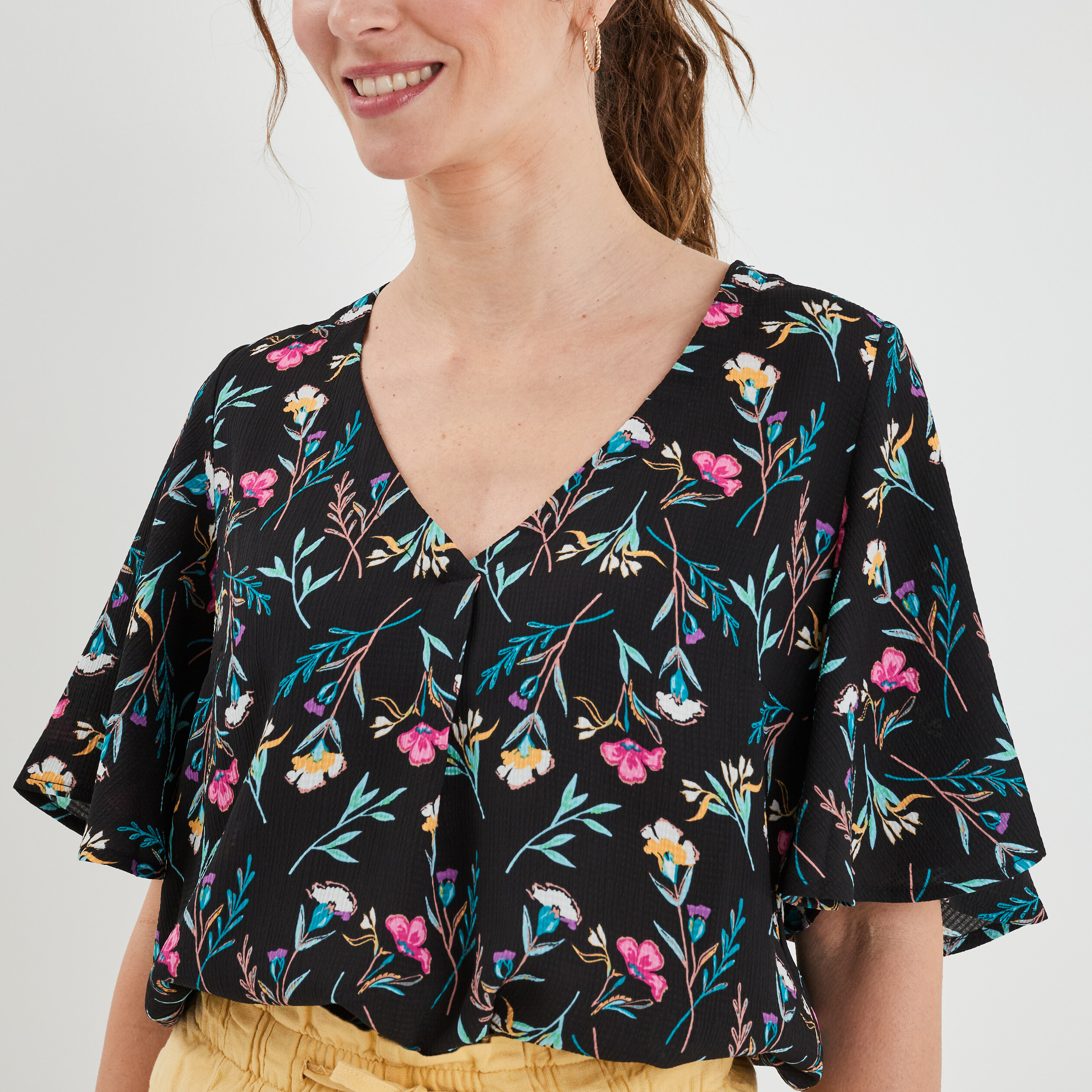 Blouse manches courtes papillons noir femme | La Halle