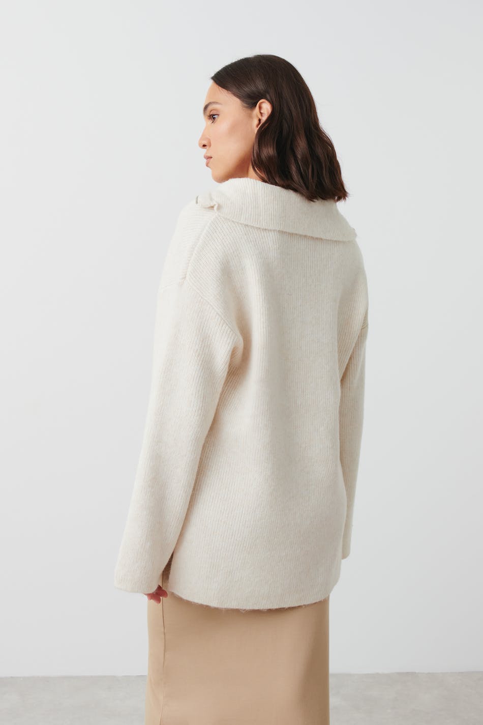 Long knitted zip sweater