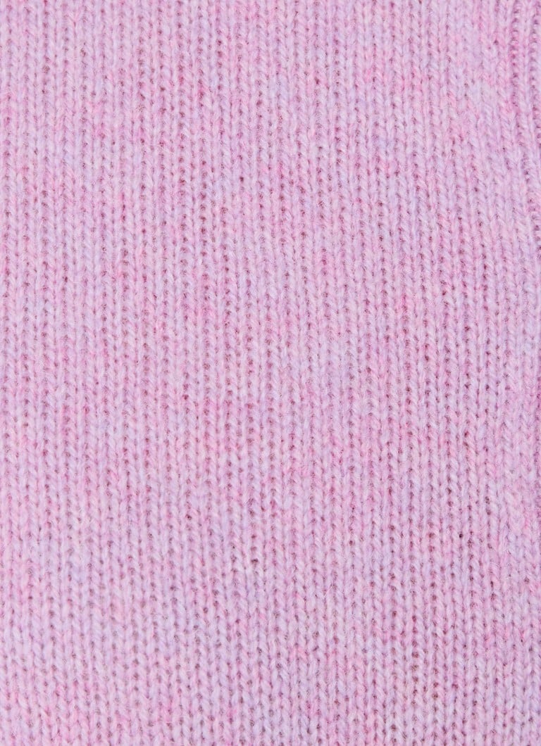 Cardigan Benetton cu guler rotund, confecționat din lână fină.