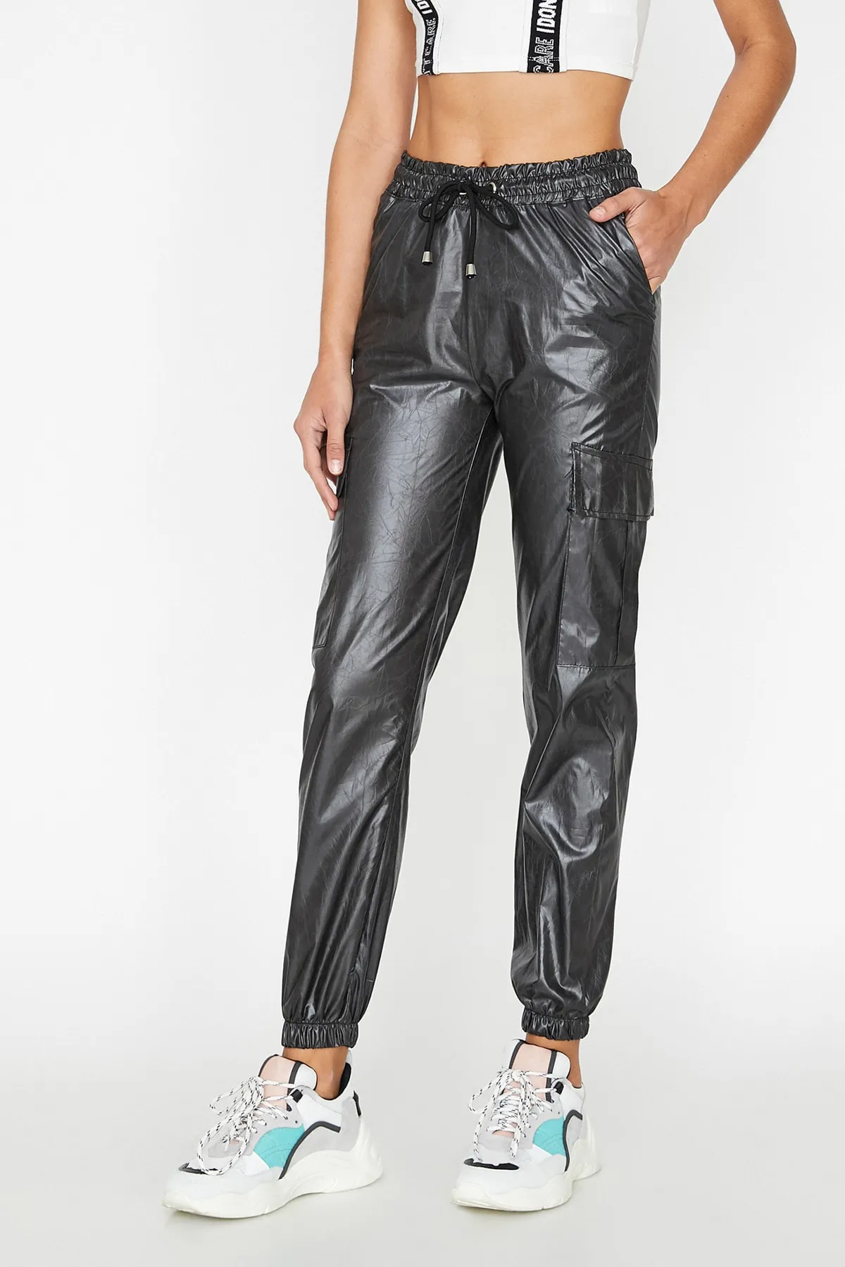 Koton  Schwarze Cargohose für Damen 9YAF40539GW