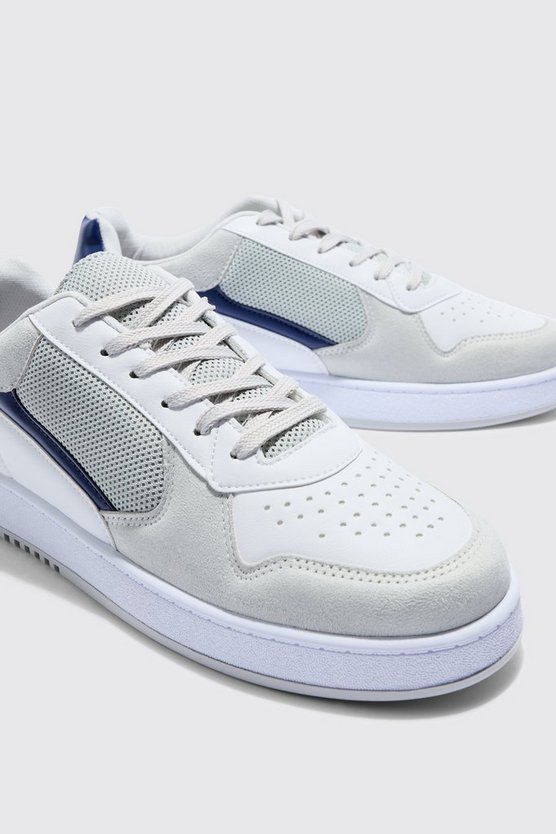Blaue Sneaker mit klobiger Sohle und Mesh-Einsatz