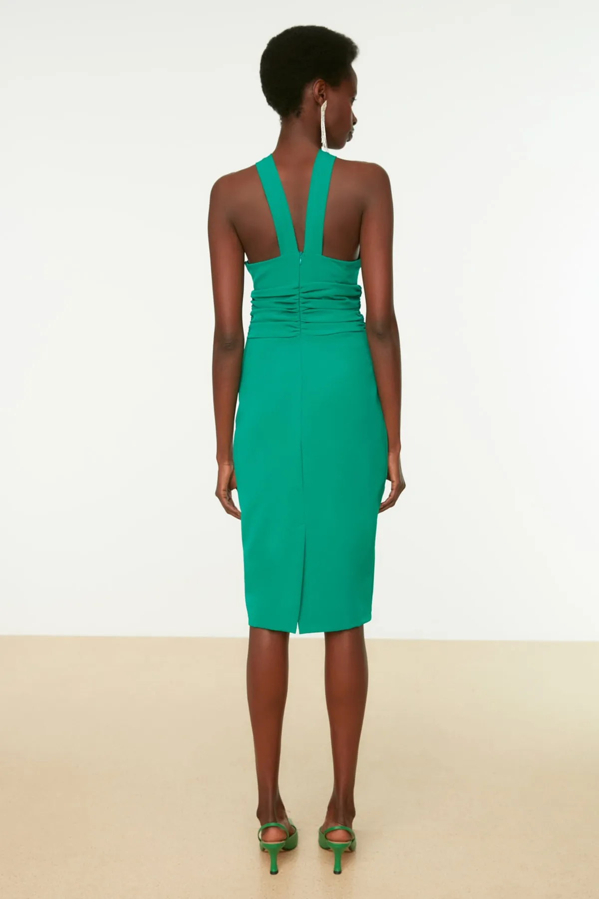 Trendyol Collection  Abendkleid mit smaragdgrünem Kragen und detailliertem Kragen TPRSS21EL1492