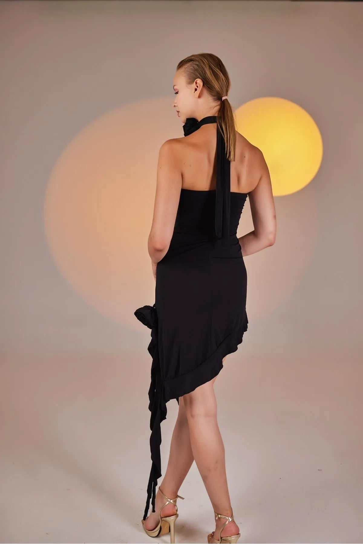 HOLLY LOLLY  Rosanna-Kleid mit Blumendetail und Rüschen in Schwarz