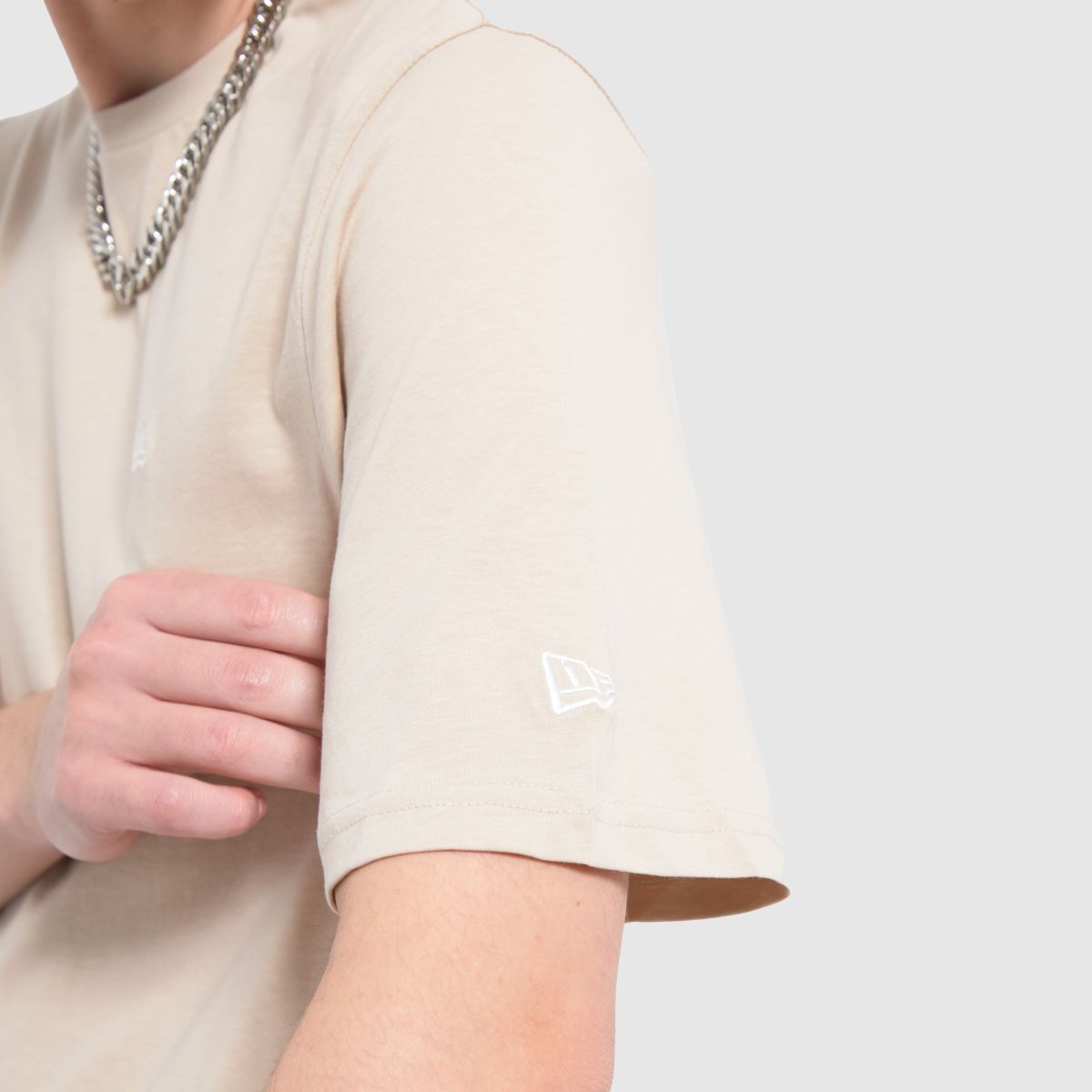 New Era – NE – Essentials – Stenfärgad t-shirt