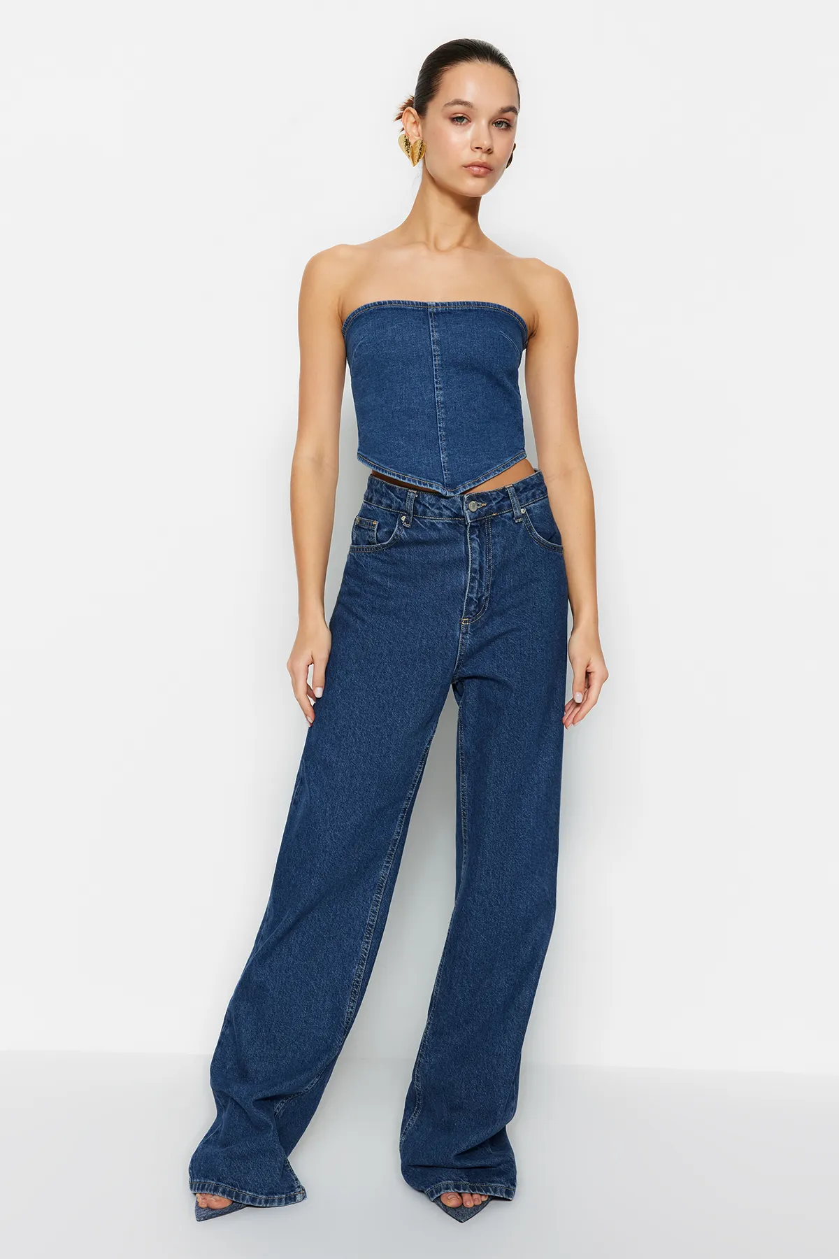 Trendyol Collection  Blaues asymmetrisches trägerloses Denim-Bustier TWOSS24BS00002