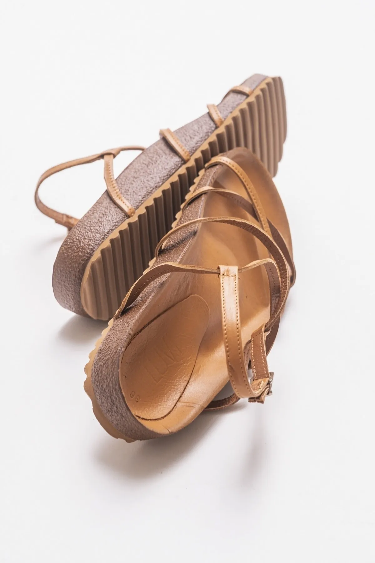 LuviShoes  Muse Damensandalen aus echtem Leder in Hellbraun