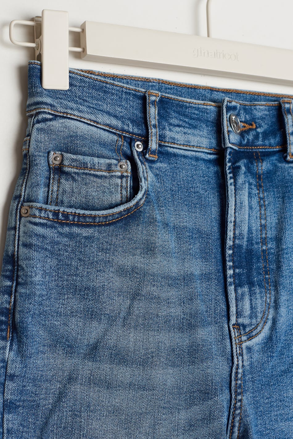 Comfy petite slim jeans