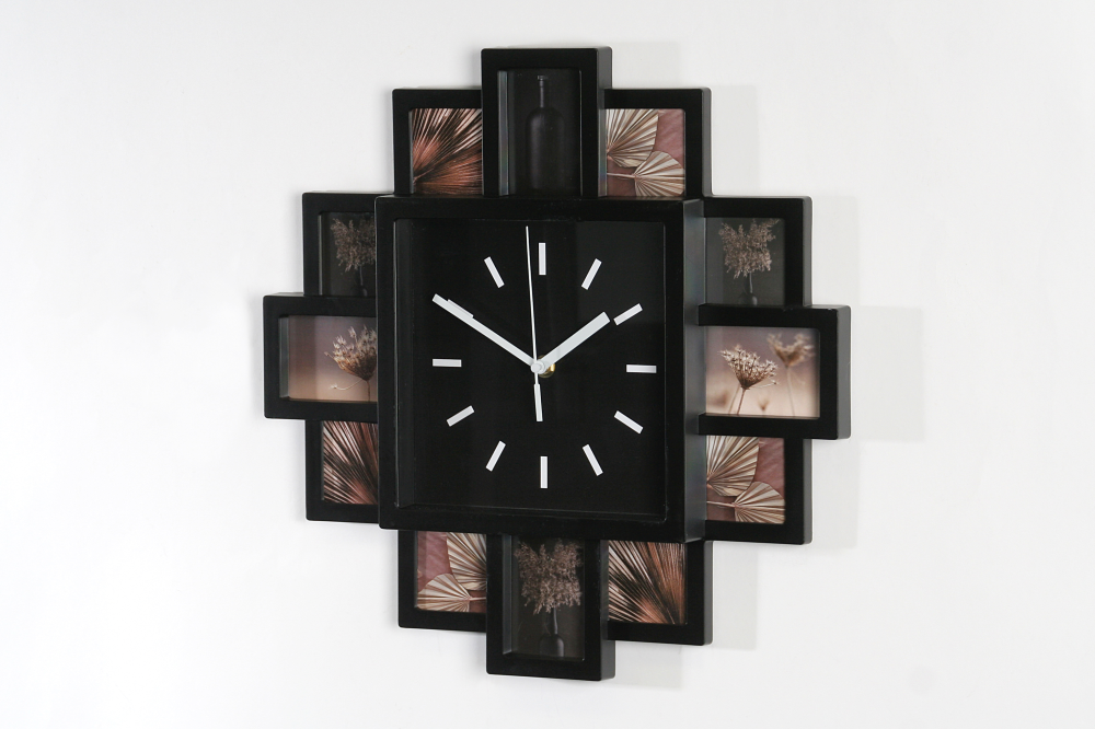 Wanduhr mit Collage schwarz