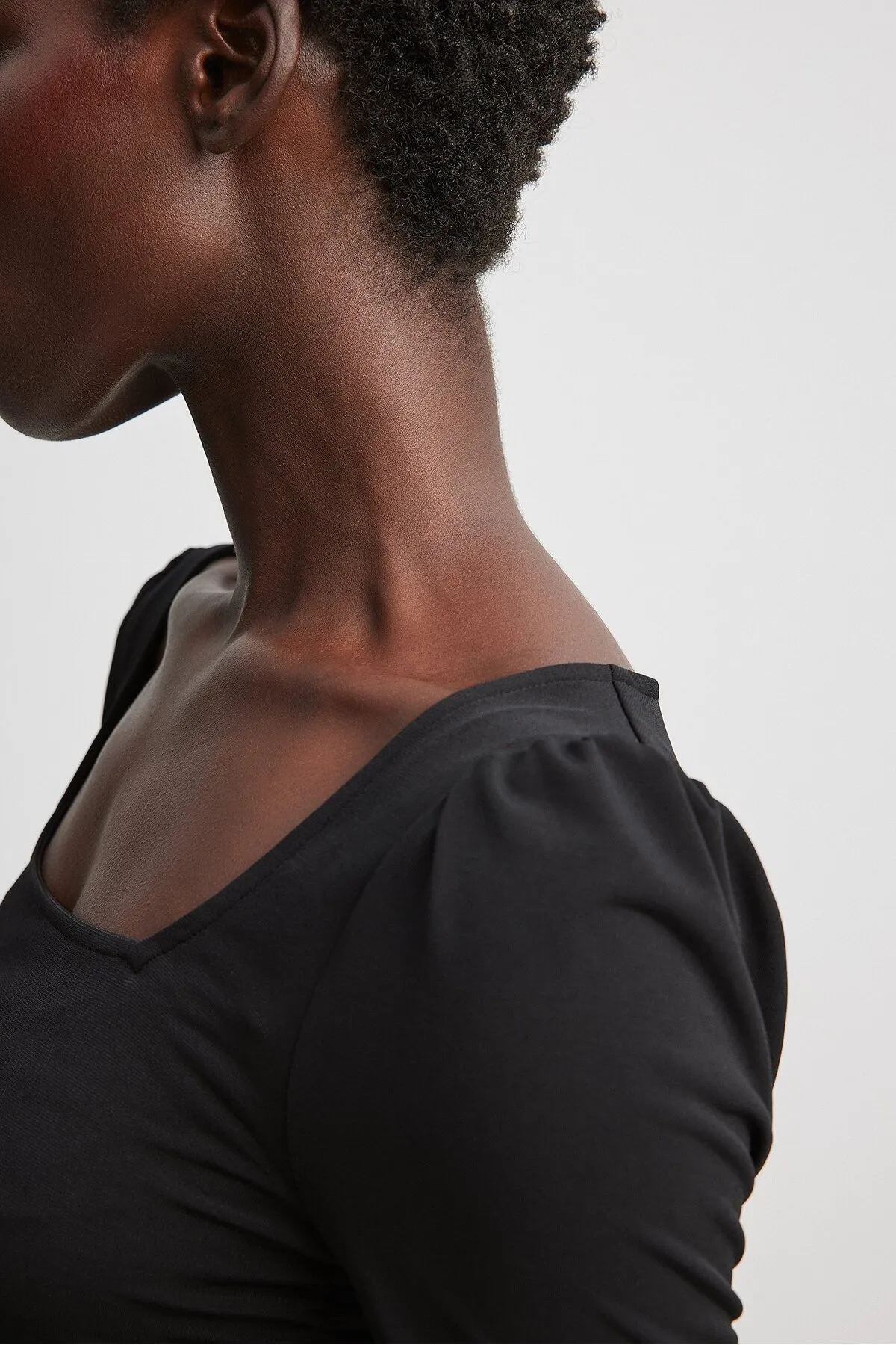 NA-KD  Gerafftes Kleid mit quadratischem Ausschnitt