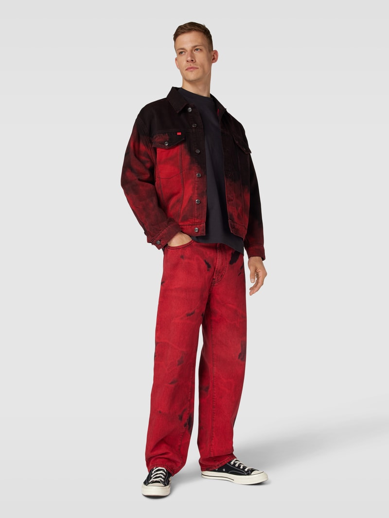 Jeans mit Strukturmuster in rot