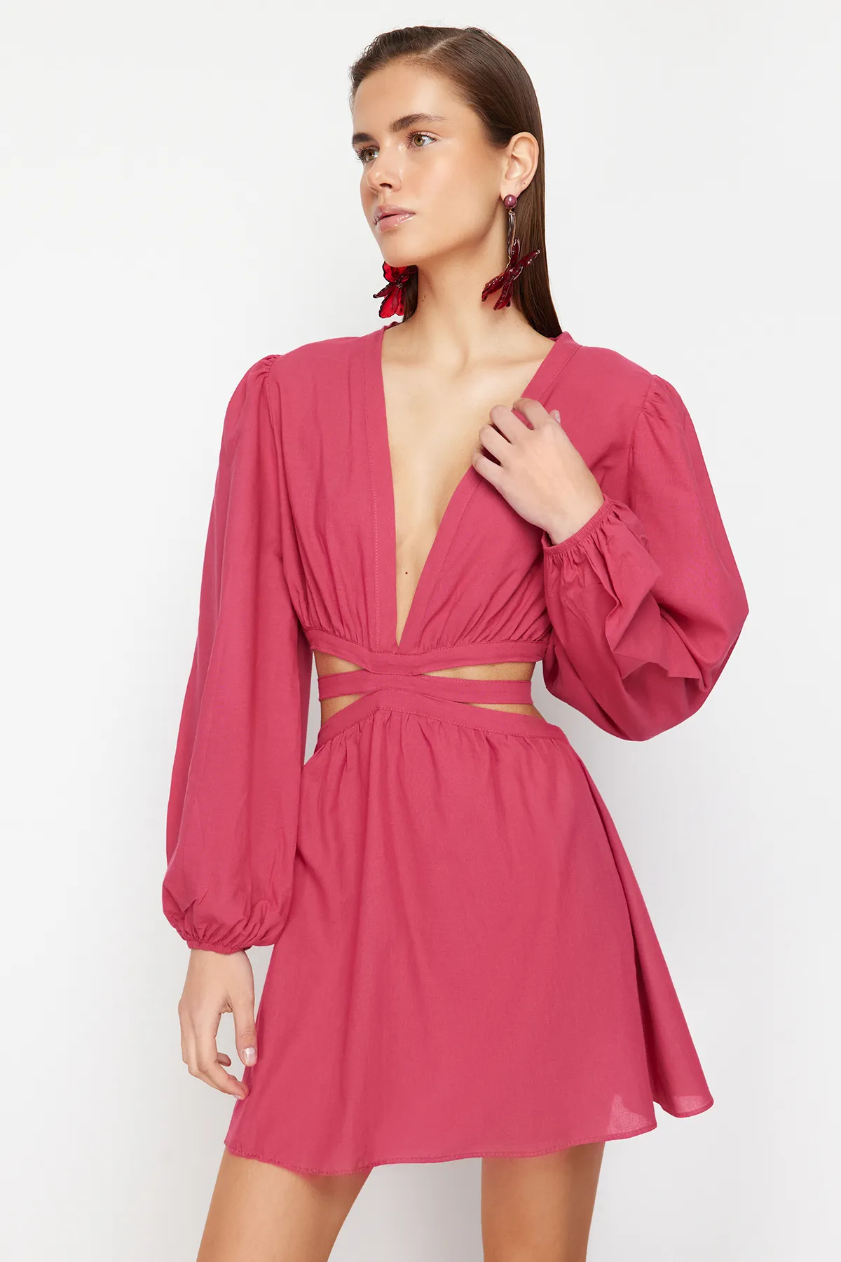 Trendyol Collection  Fuchsia Mini gewebtes Cut-Out/Fenster-Strandkleid TBESS23EL00140