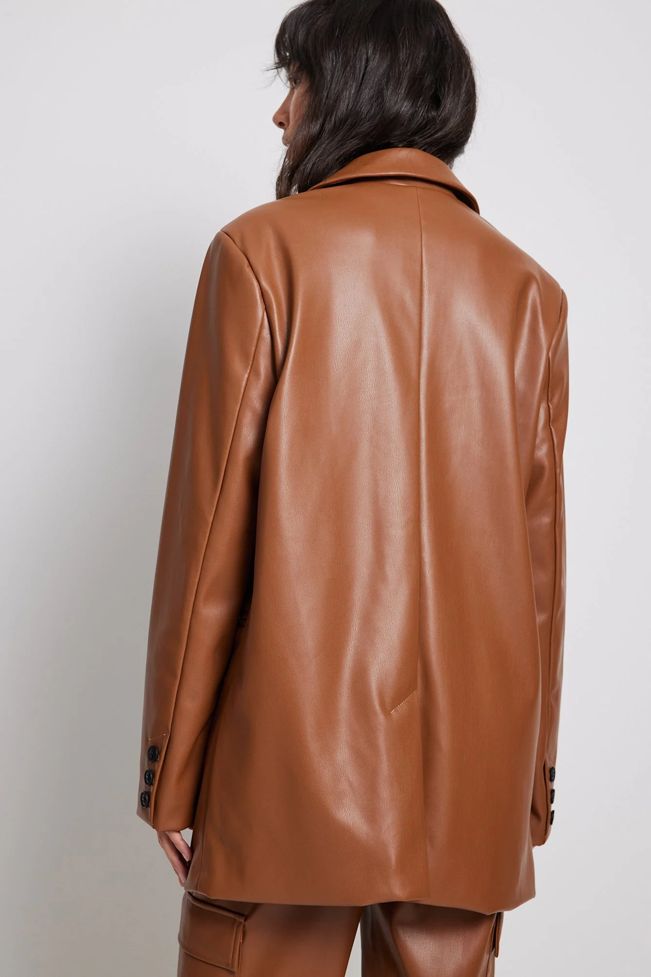 Taillierter Oversize-Blazer aus PU