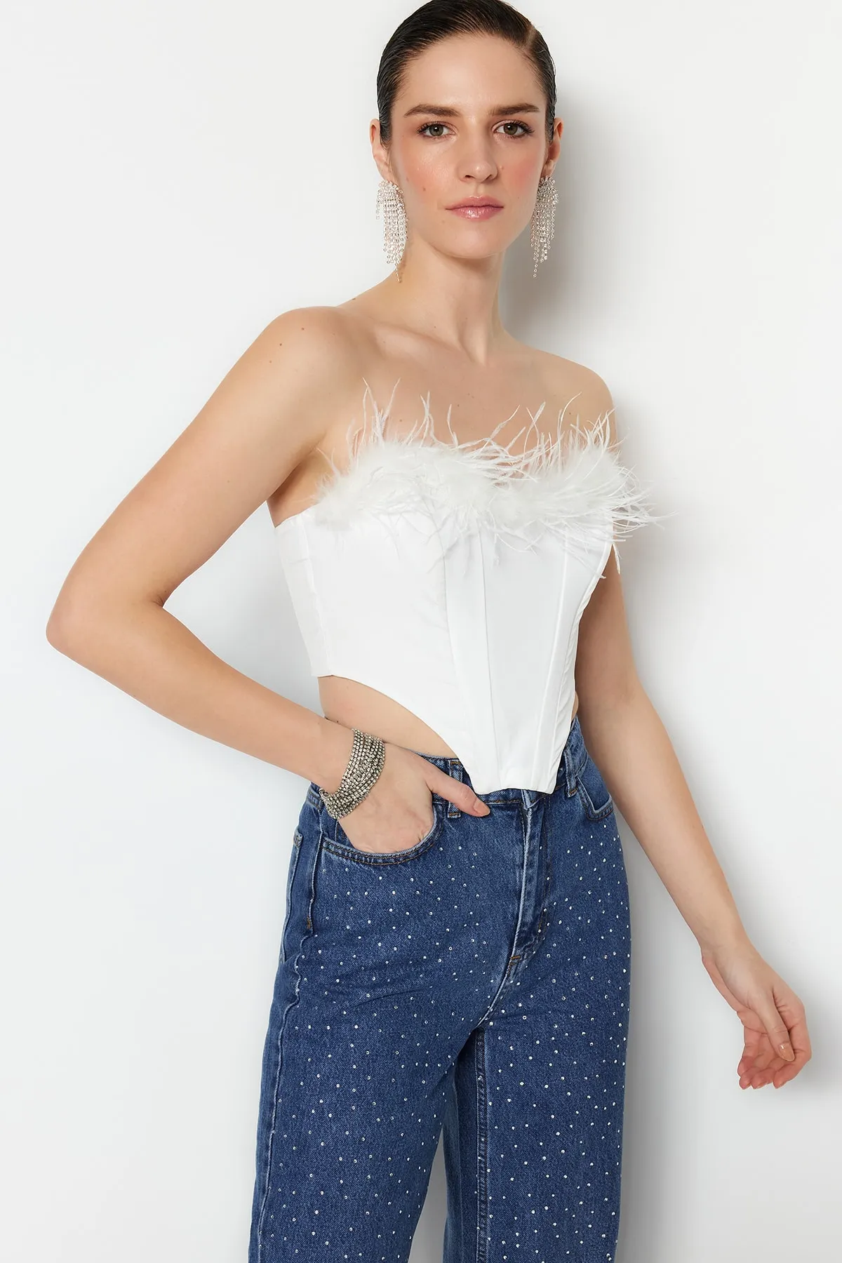 Trendyol Collection  Weißes, bauchfreies, gefüttertes, spitzes Bustier für die Braut TPRSS22BS00018