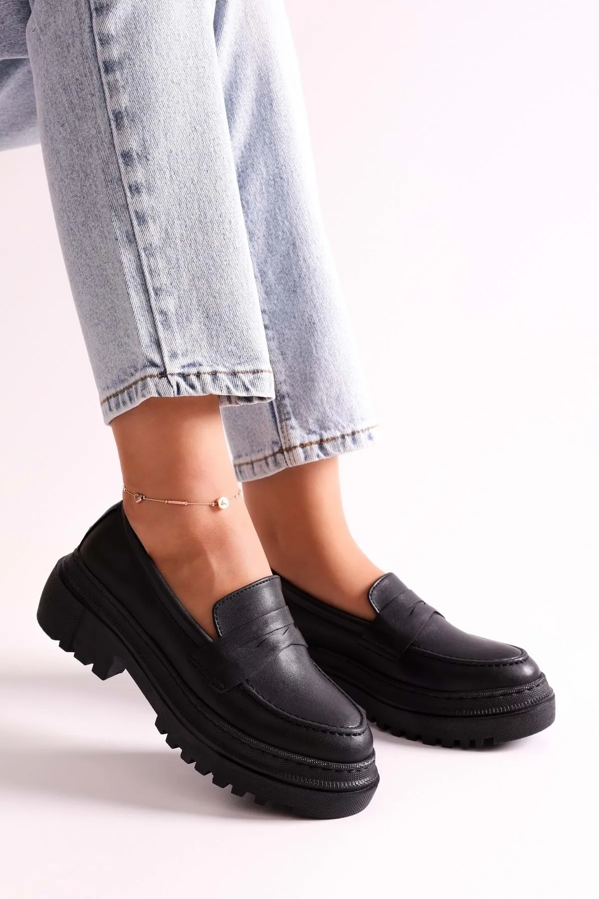 Shoeberry  Damen Motto Black Skin Loafer mit dicker Sohle Black Skin