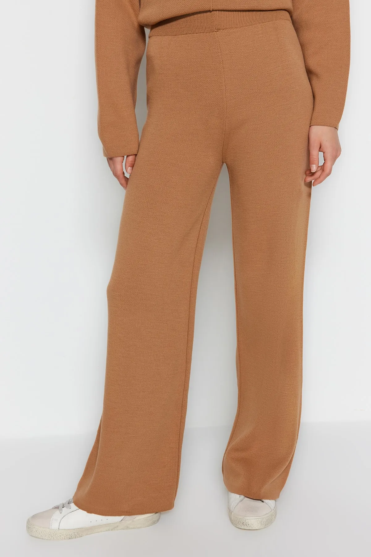Trendyol Modest  Kamelfarbenes Strickpullover-Hosen-Oberteil-Set TCTAW24US00019
