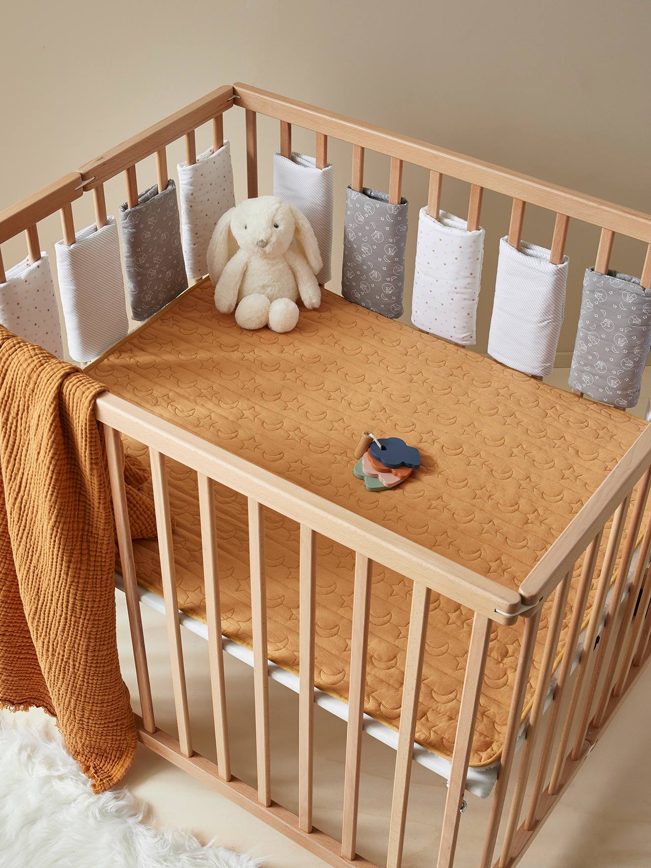 Vertbaudet Polster für Babybett-Gitterstäbe POLARWOLF Oeko-Tex - weiß bedruckt