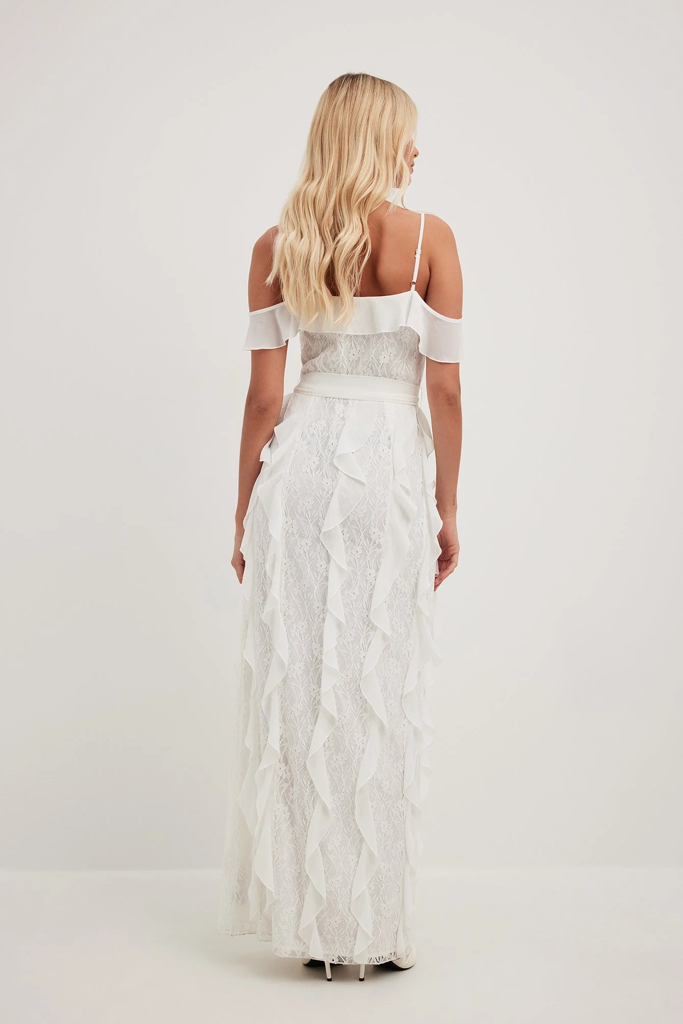 Transparentes Maxikleid mit Spitzendetail