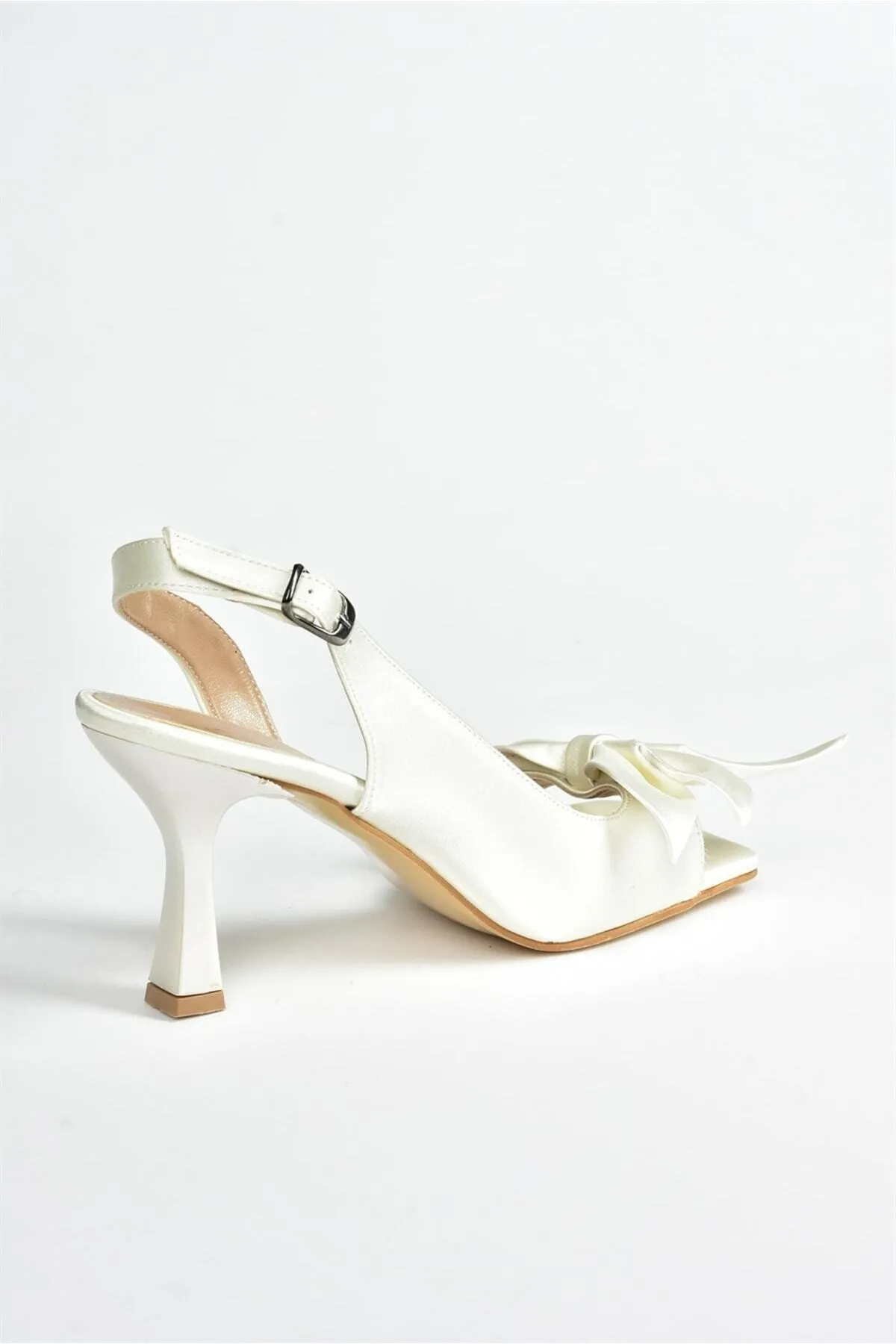 Fox Shoes  Beige Satinband-detaillierte Damenschuhe mit Absatz K749384904