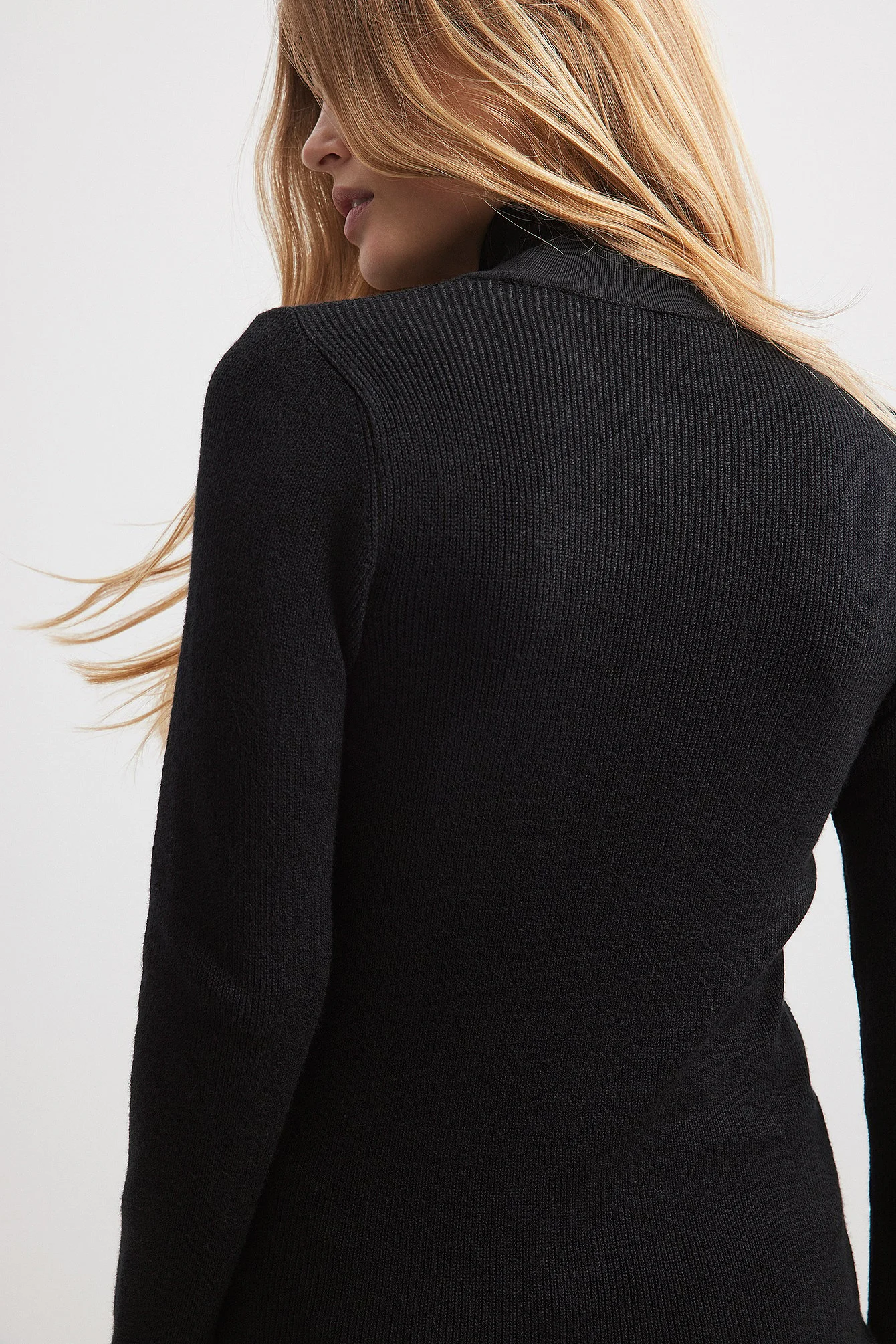 Langärmeliger Rollkragenpullover mit Rippenstrick