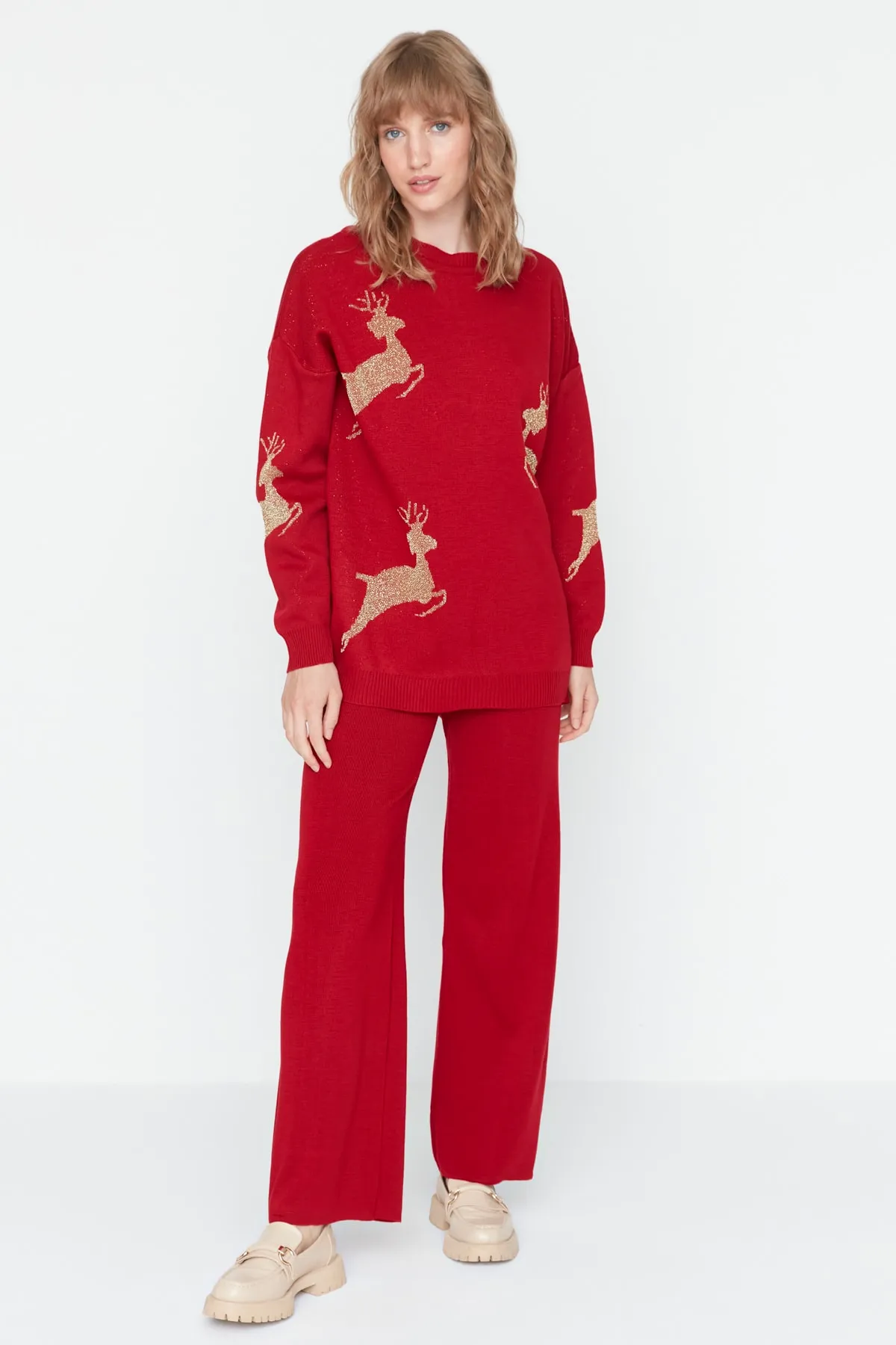 Trendyol Collection  Rotes gemustertes Strickoberteil und -unterteil-Set mit Neujahrsthema TWOAW23AU00174
