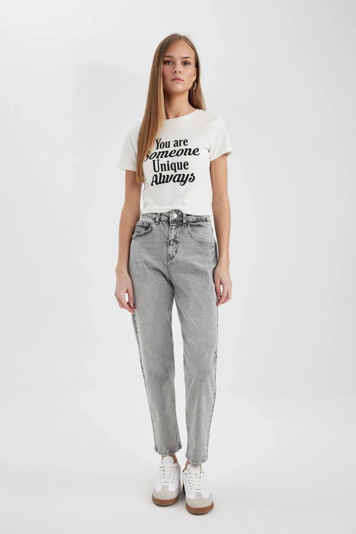 DeFacto  Lina Comfort Mom Fit Hohe, bequeme Passform, leichte, schmale, knöchellange Jeanshose B7039ax24sp