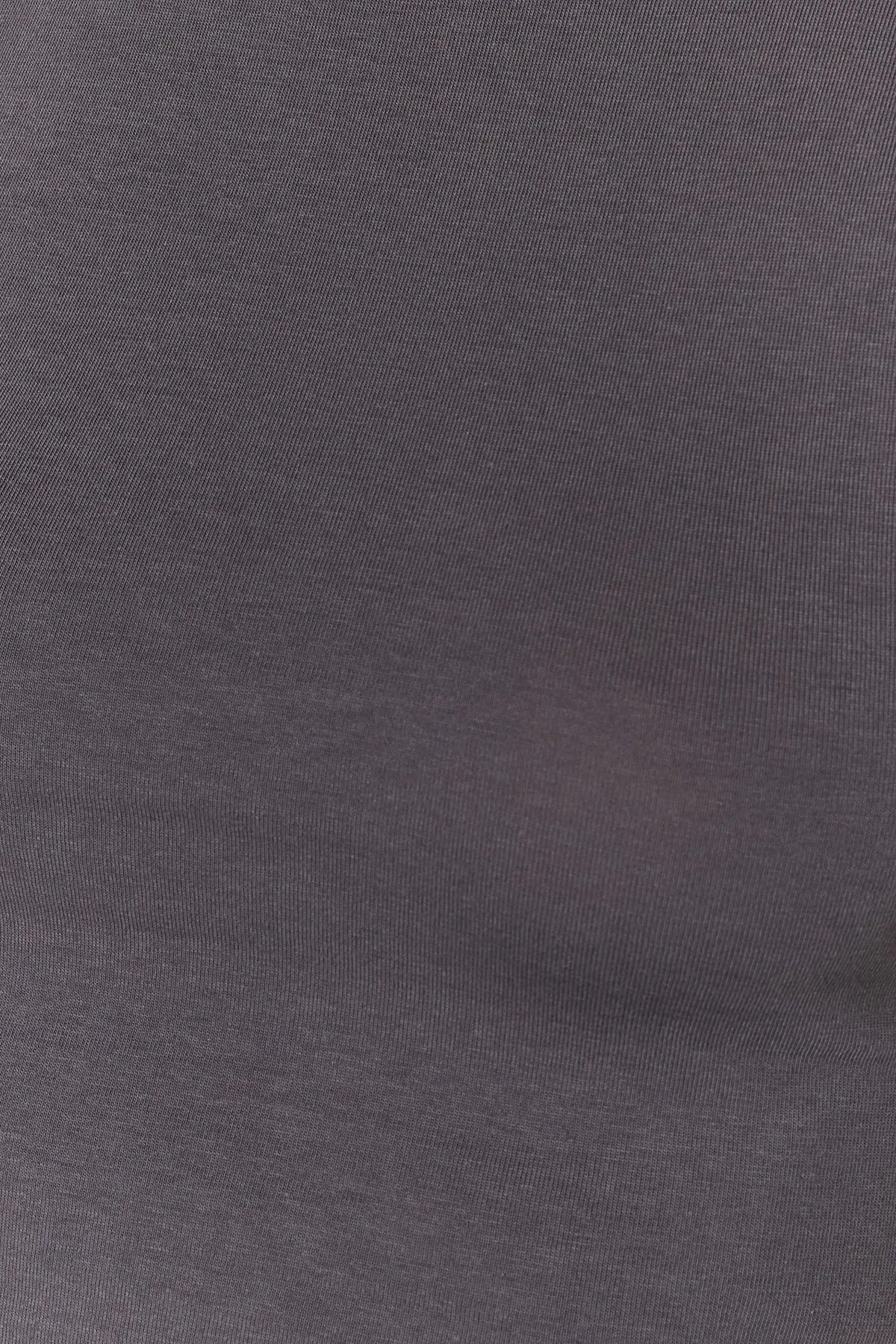 Trendyol Collection  Anthrazitfarbene, wattierte, eng anliegende, kurze, dehnbare Strickbluse mit Rundhalsausschnitt TWOSS23BZ00251