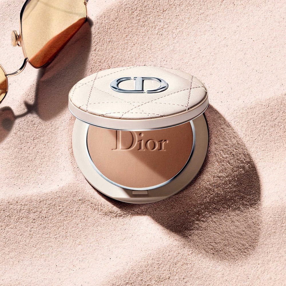 DIOR Dior Forever Natural Bronze   Poudre bronzante bonne mine - 95 % de pi gments d'origine minérale