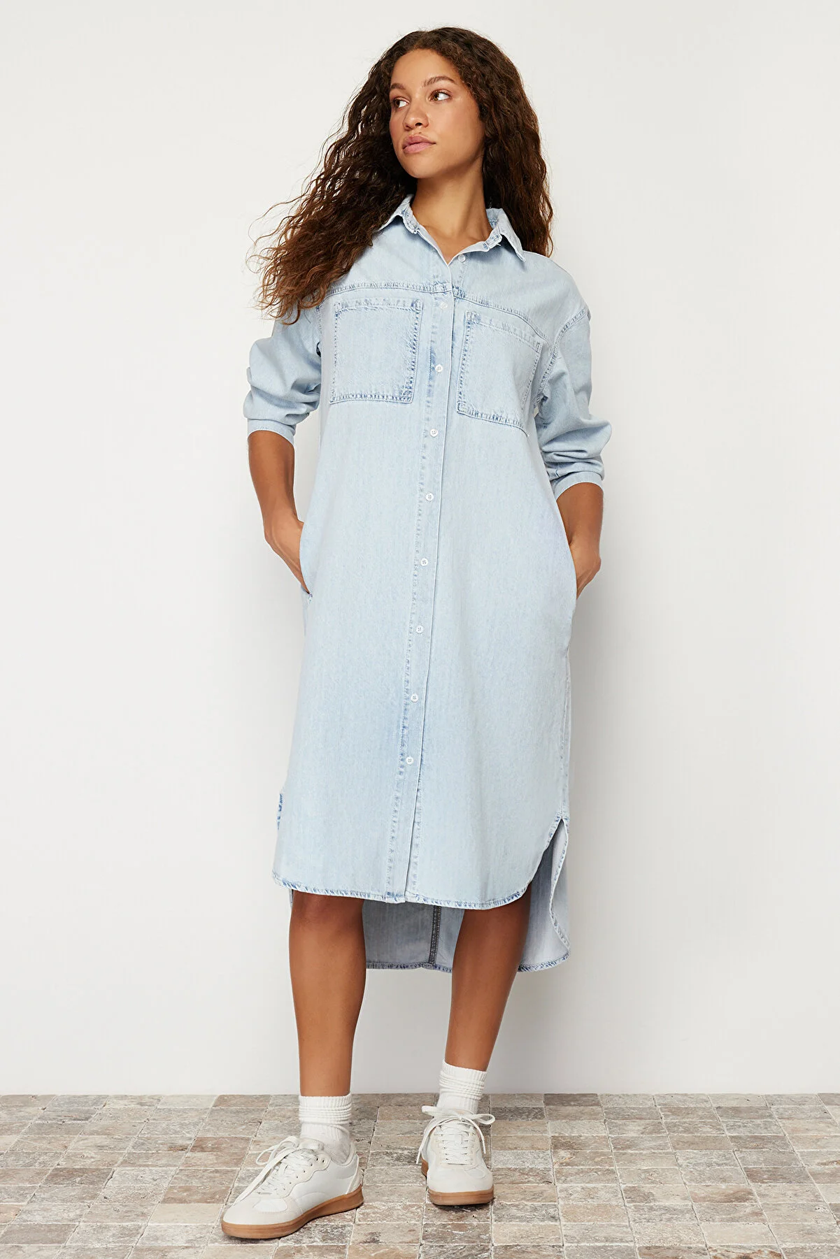 Trendyol Collection  Blaues Denim-Maxi-Hemdkleid TWOSS24EL00465