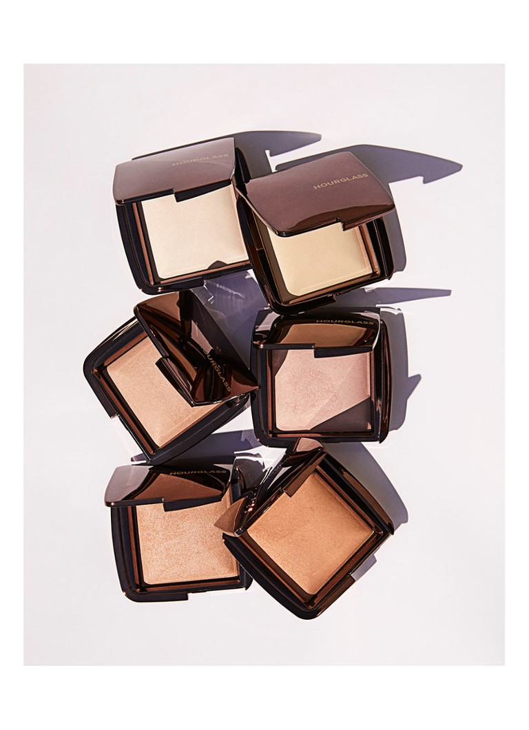 Hourglass AMBIENT™ Lightning Finishing powder - light-reflecting powder