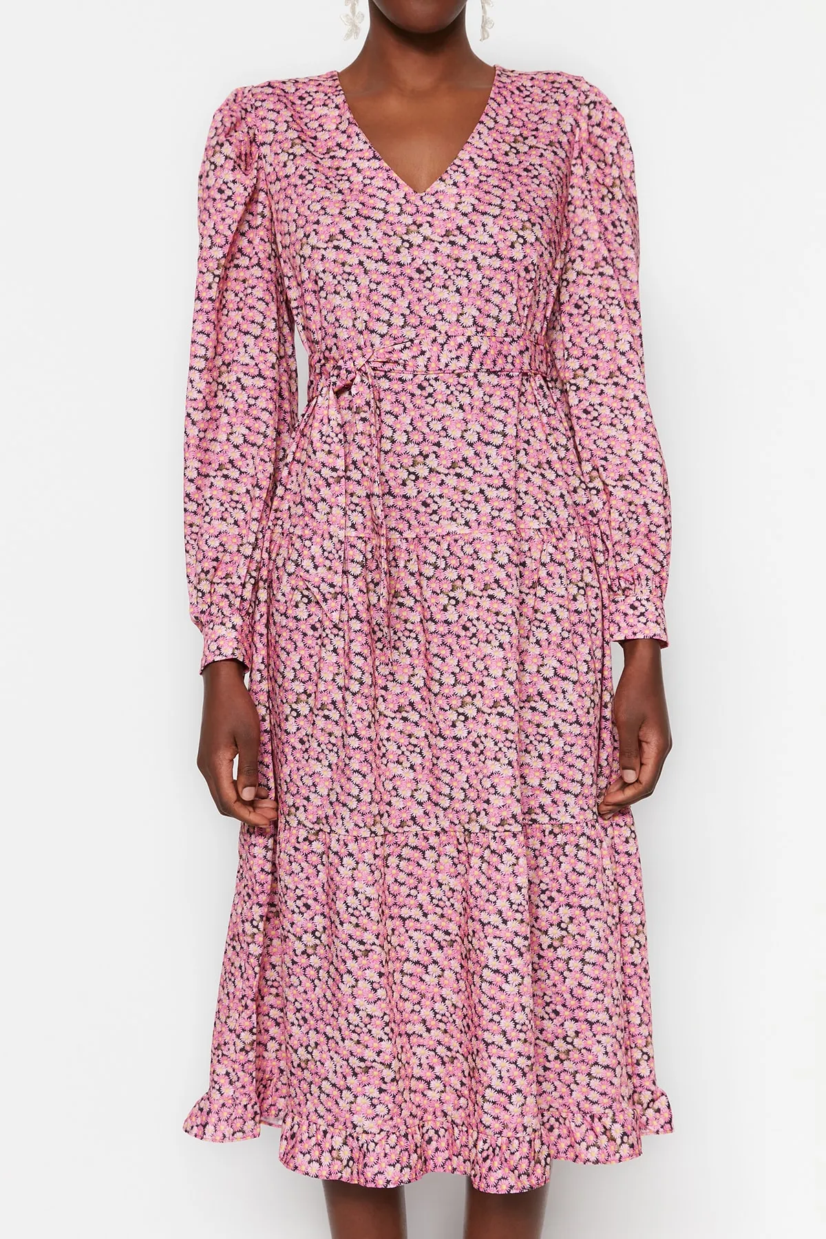Trendyol Collection  Rosafarbenes, gerade geschnittenes, gewebtes Midi-Kleid mit Volant und gefüttertem Gürtel TWOSS23EL01225