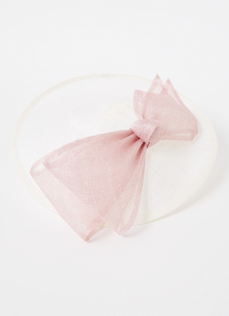 „Phase Eight Fascinator“ galvos juosta su aplikacija