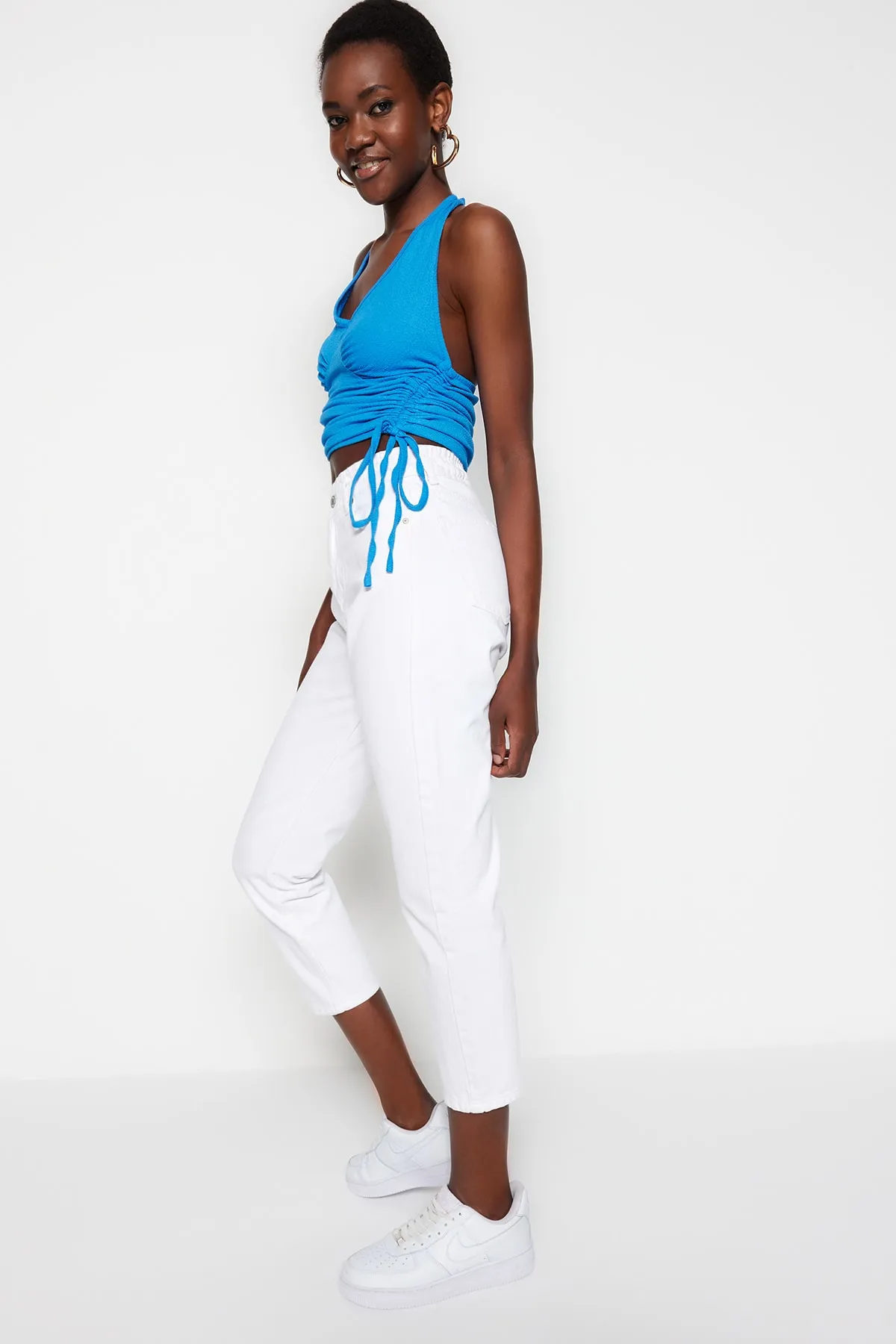 Trendyol Collection  Weiße Mom-Jeans mit elastischem Bund TWOSS20JE0428