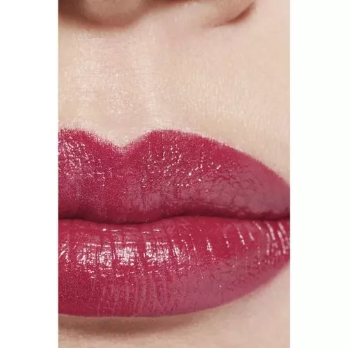 ROUGE ALLURE L'EXTRAIT High-intensity red. an extract of light and care