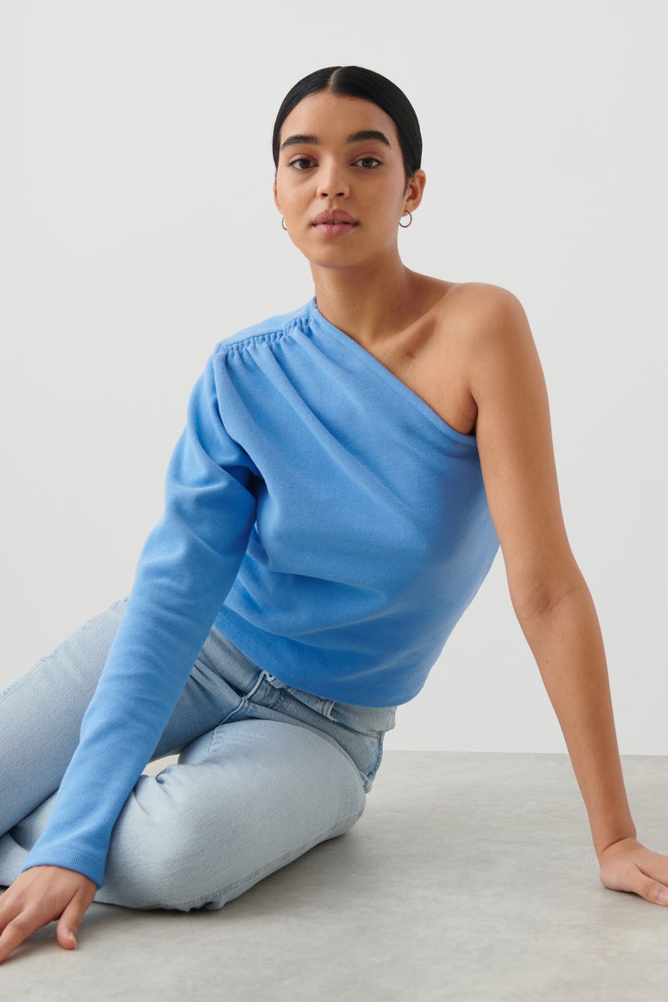One shoulder top