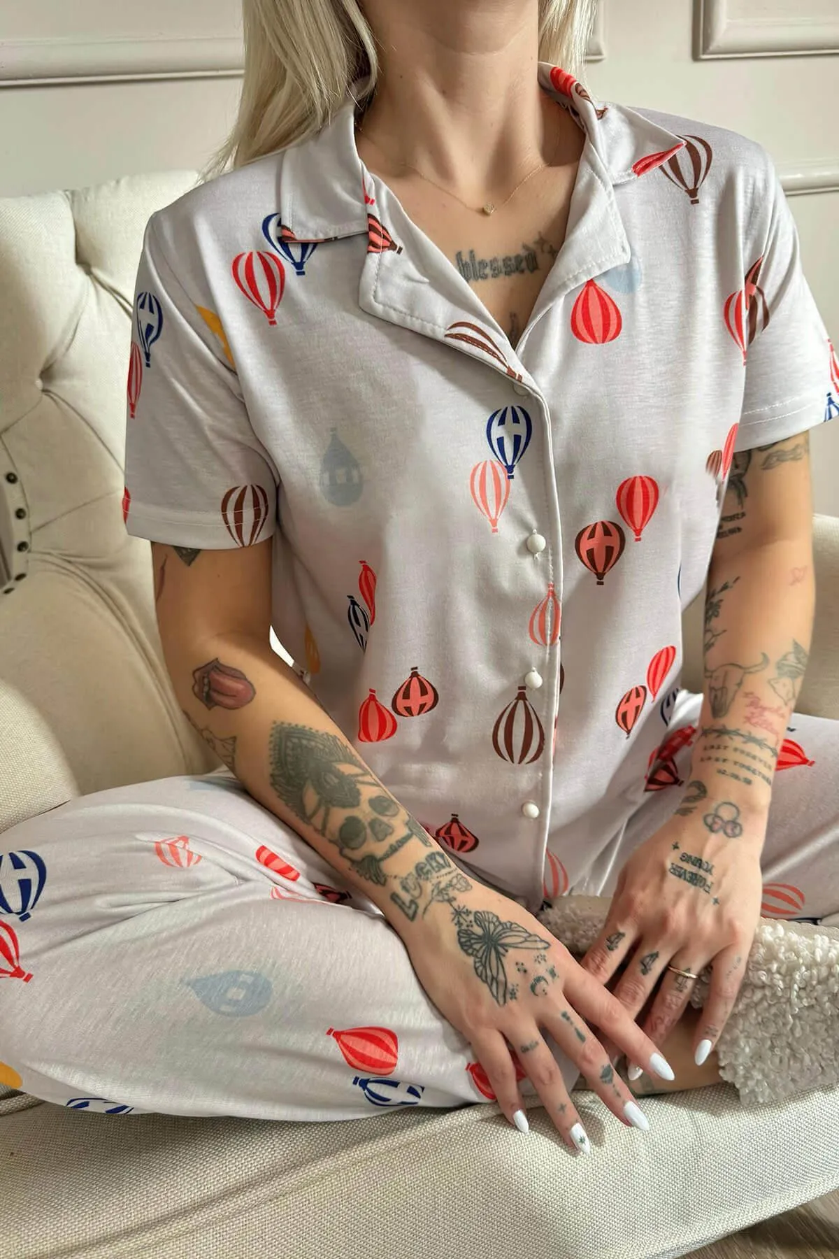 Pijamaevi  Kurzärmliges Pyjama-Set für Damen mit Ballonmuster und Knopfleiste vorne
