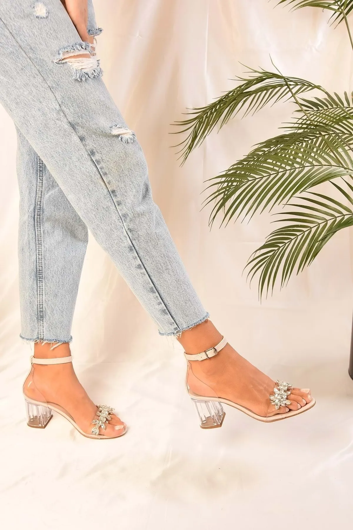 Shoeberry  Damen-Schuhe „Maggie Ten“ mit transparentem Steinabsatz und einem Riemen