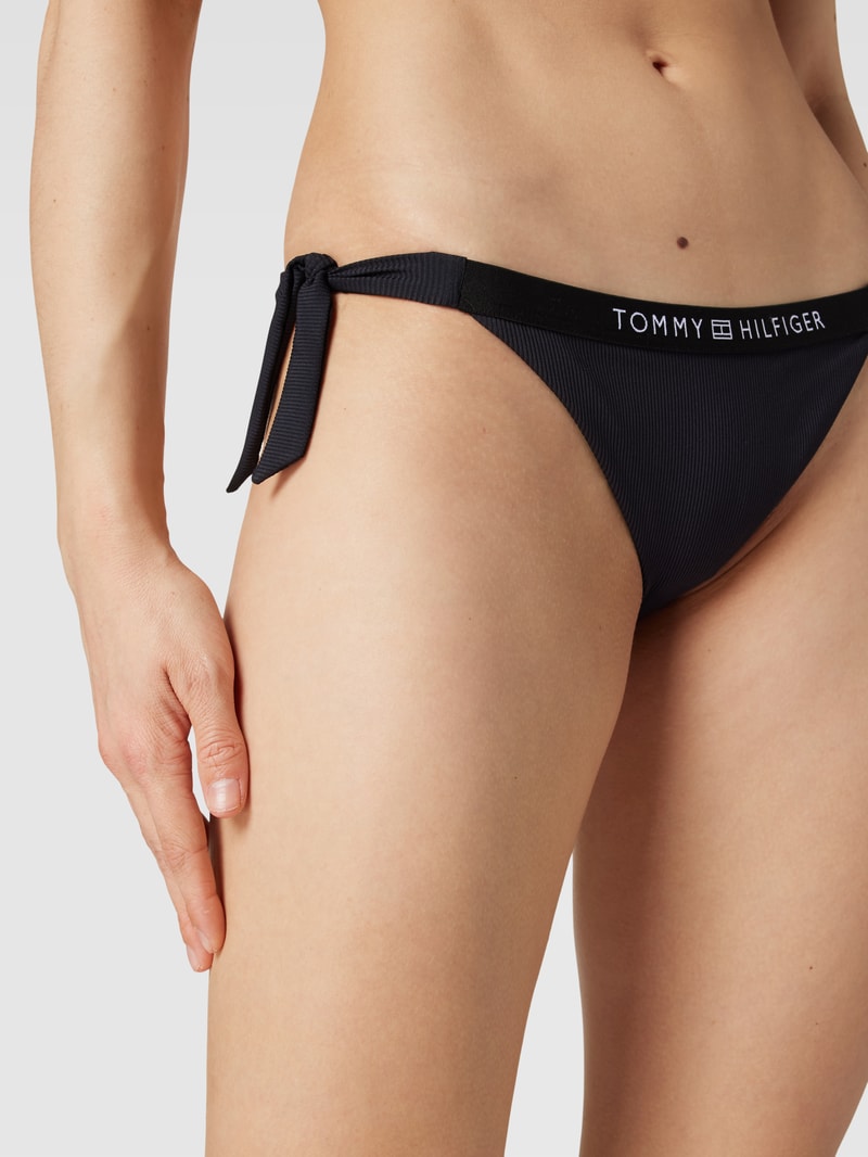 Bikini-Hose mit seitlichen Schnürungen in schwarz