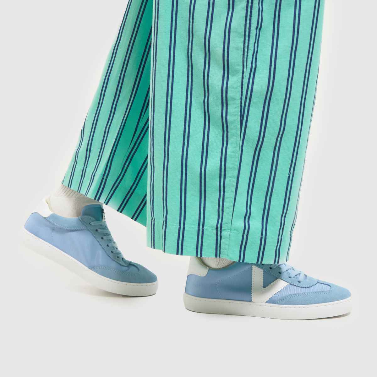 Victoria Berlin Serraje-sneakers i vitt och blått
