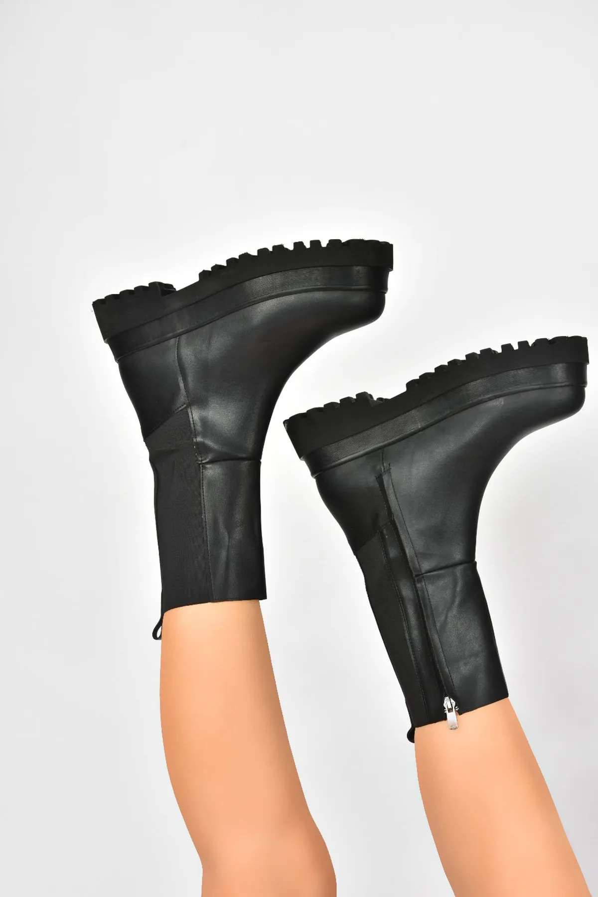 Fox Shoes  Schwarze Damenstiefel mit dicken Sohlen J267063109