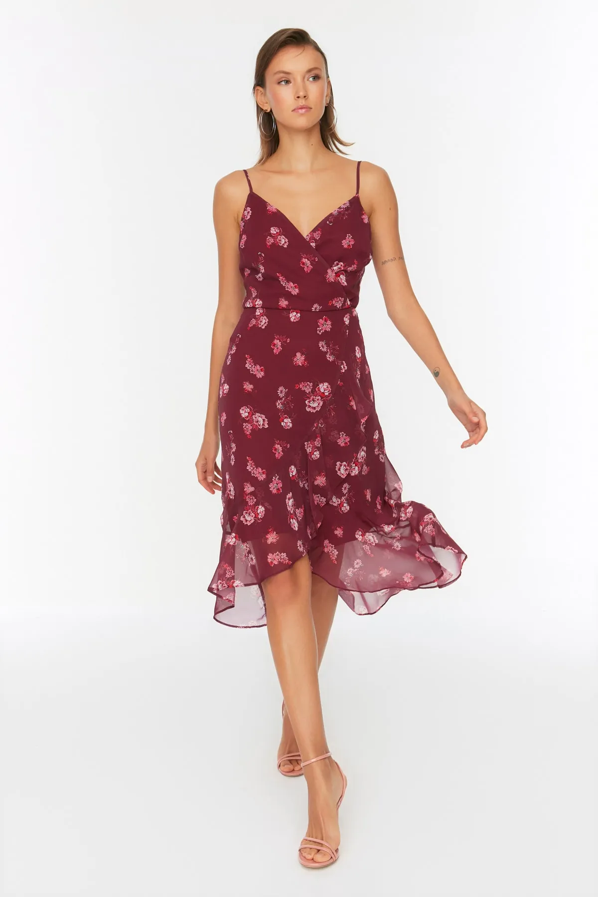 Trendyol Collection  Pflaumenfarbenes, zweireihiges, gewebtes Midi-Kleid mit gefütterten Rüschen und Blumenmuster TWOSS21EL2141