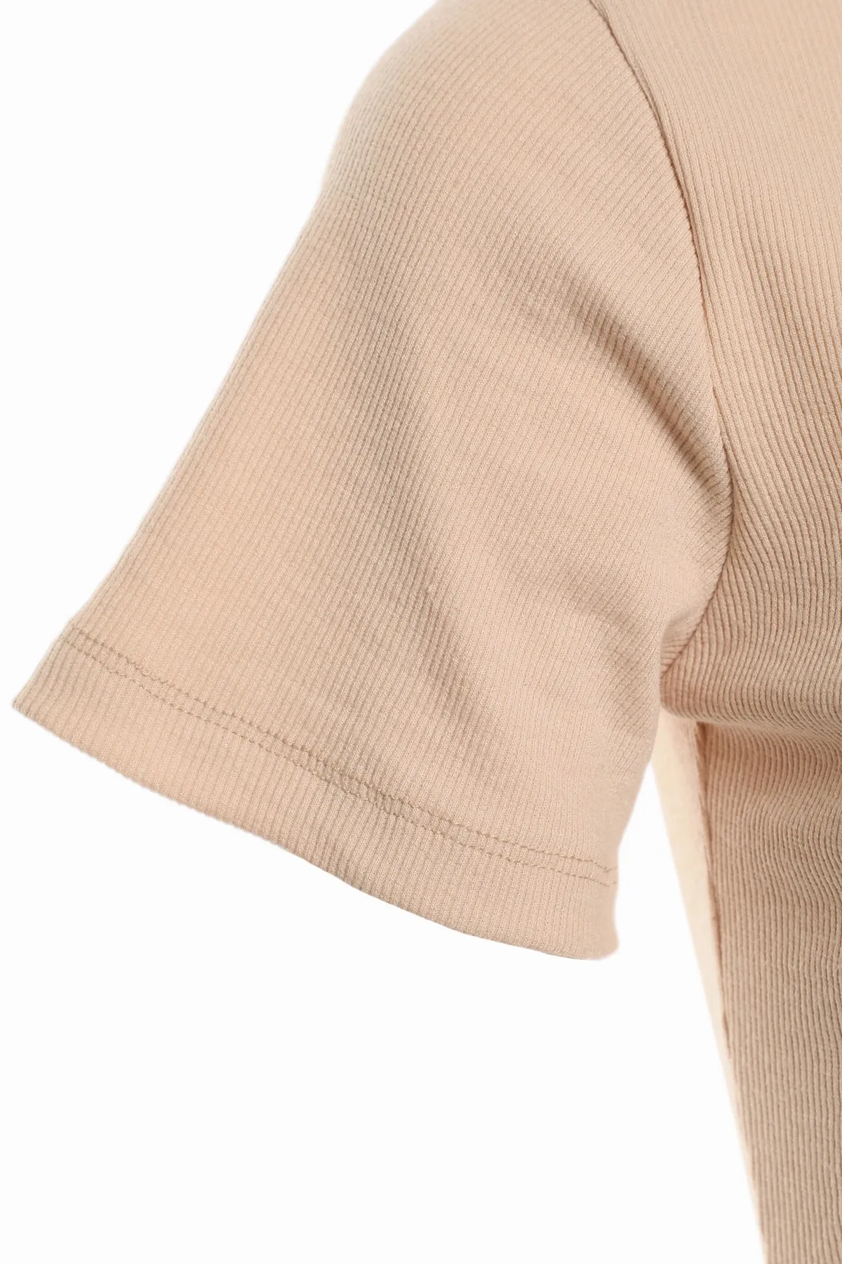 Trendyol Collection  Beiges, kurzes Set aus gerippter, dehnbarer Strickbluse und -hose mit Rundhalsausschnitt, Oberteil und Unterteil TWOSS21AU0160