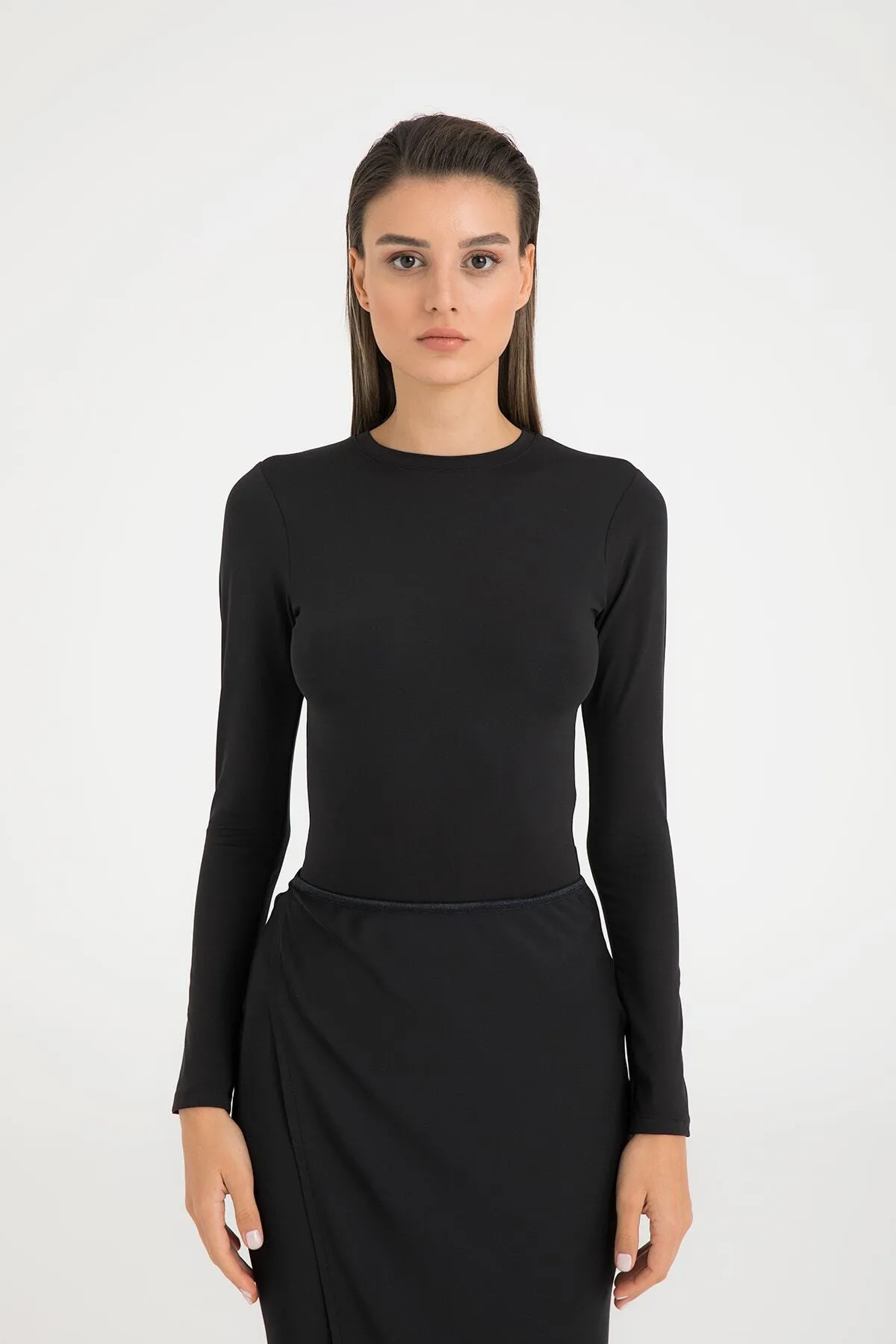 SHEISMONO  Soft-Touch-Rundhalsbluse in Schwarz
