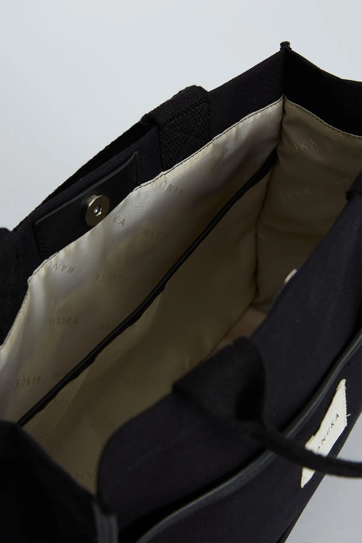 Manuka  Bestickte Canvas-Tasche Schwarz