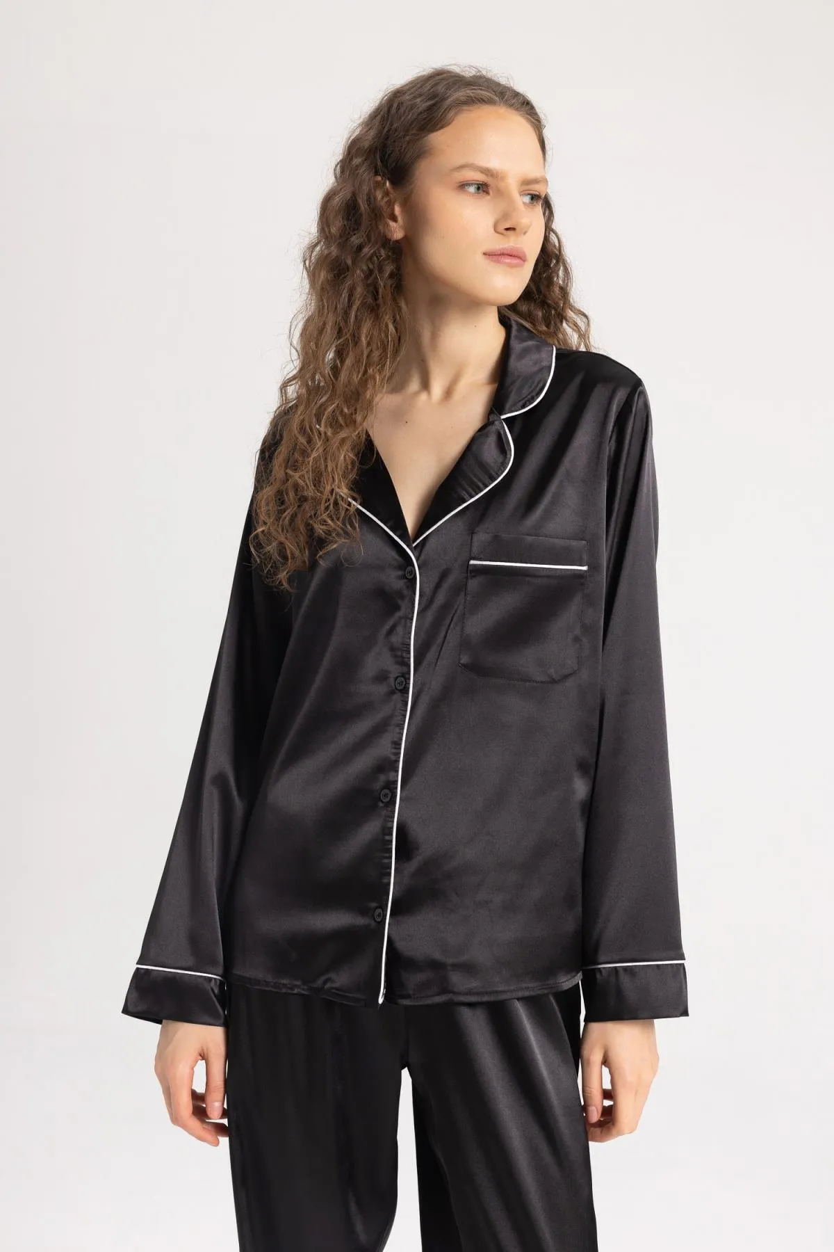 DeFacto  Fall in Love – Lässiges Satin-Oberteil mit Pyjama-Kragen in normaler Passform