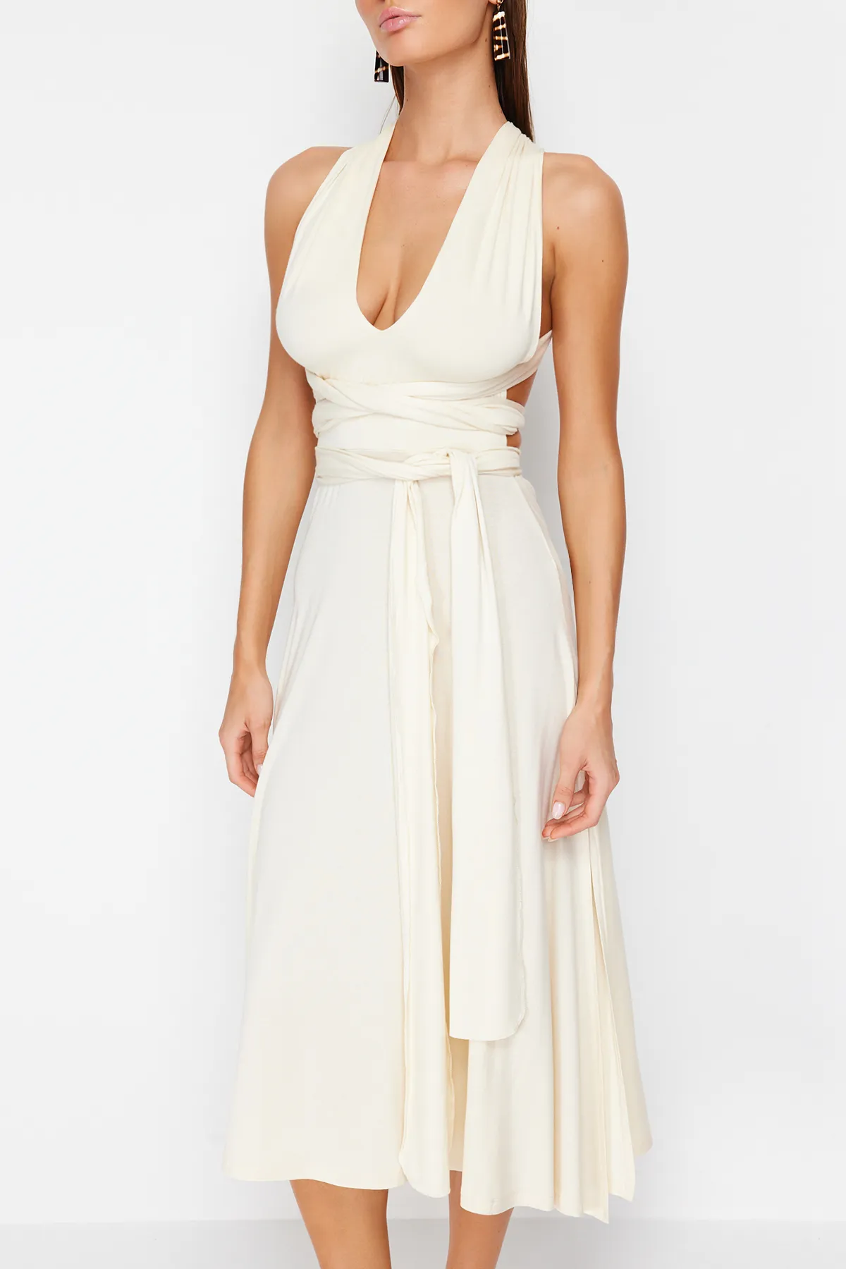 Trendyol Collection  Ecrufarbenes, gestricktes, geschnürtes Strandkleid für die Brautmode mit Gürtel TBESS21EL2992