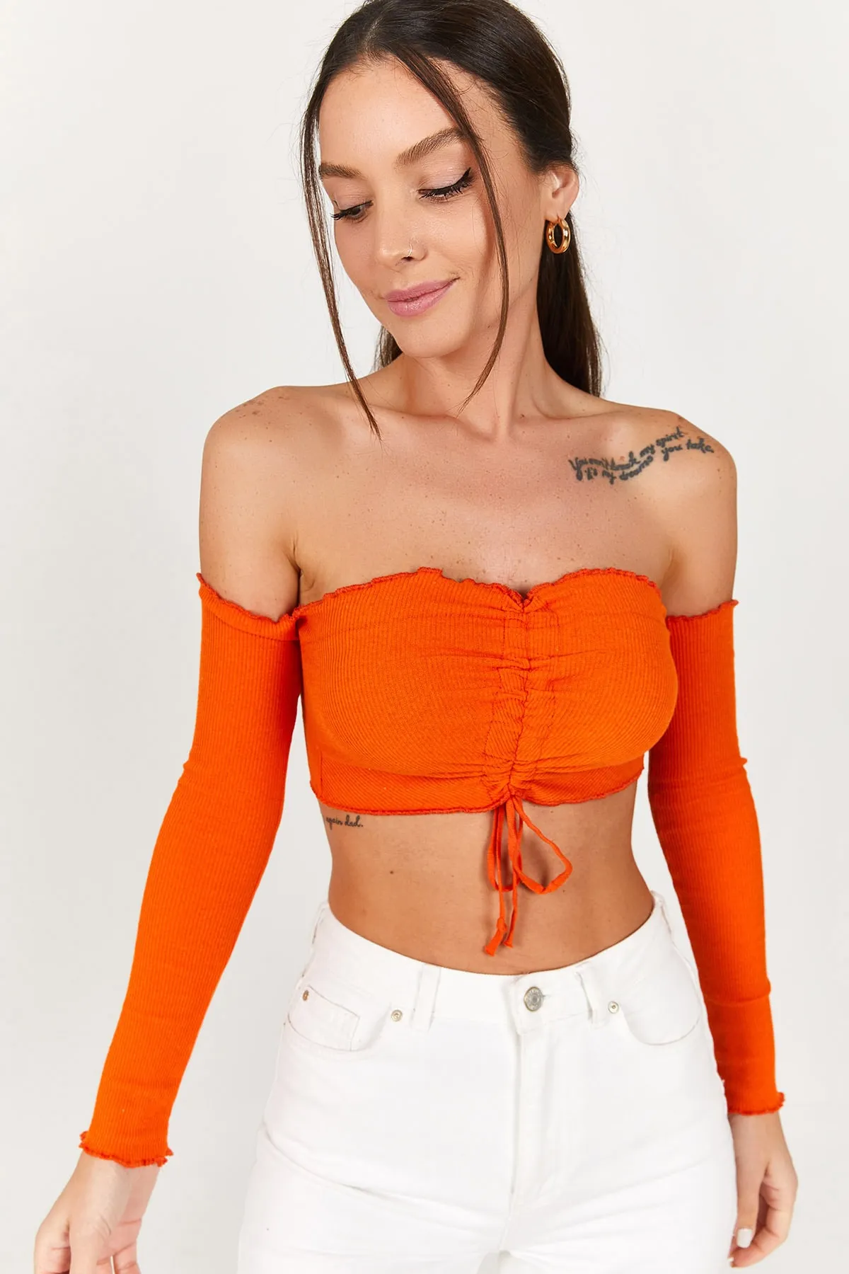armonika  Orangefarbenes Damen-Bustier mit langen Ärmeln und geraffter Vorderseite ARM-22Y124052